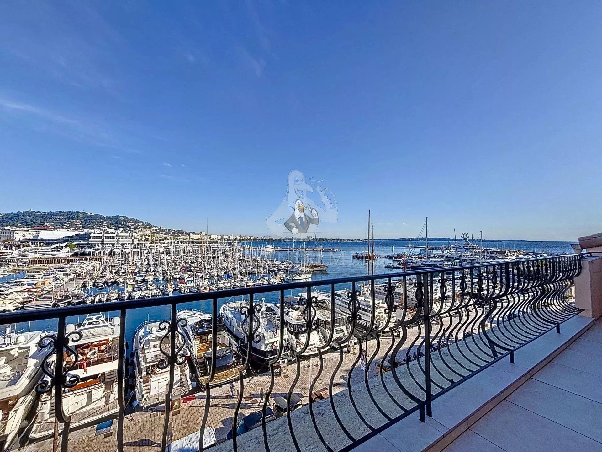 Residential in Cannes, Alpes-Maritimes 12843941