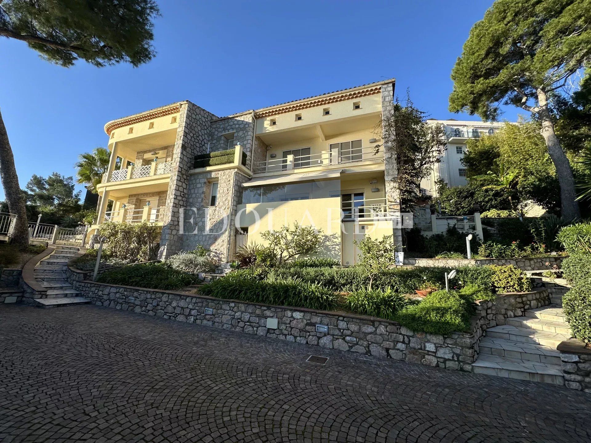 Condominio nel Roquebrune-Cap-Martin, Alpes-Maritimes 12843990