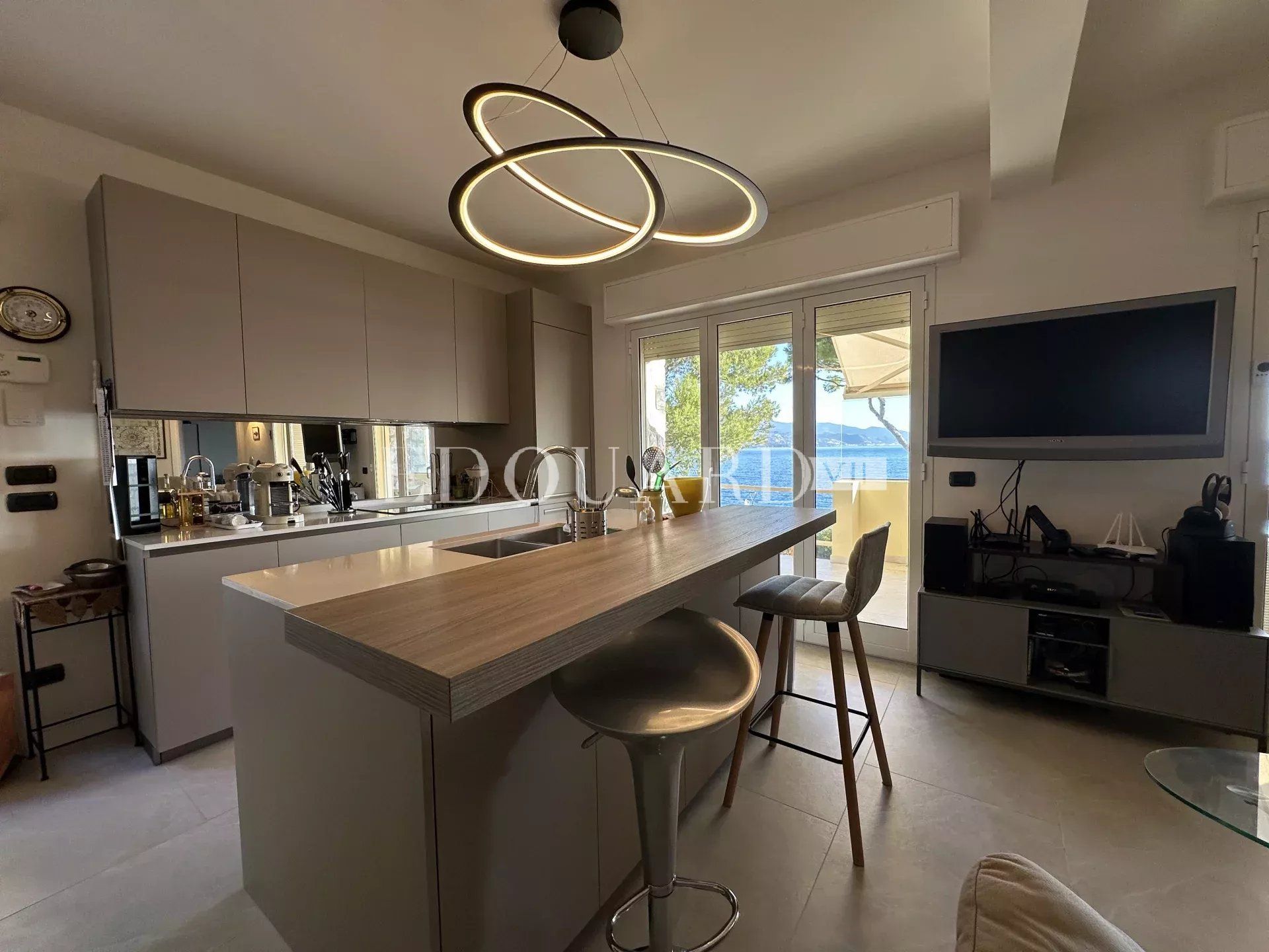 Condominio nel Roquebrune-Cap-Martin, Alpes-Maritimes 12843990