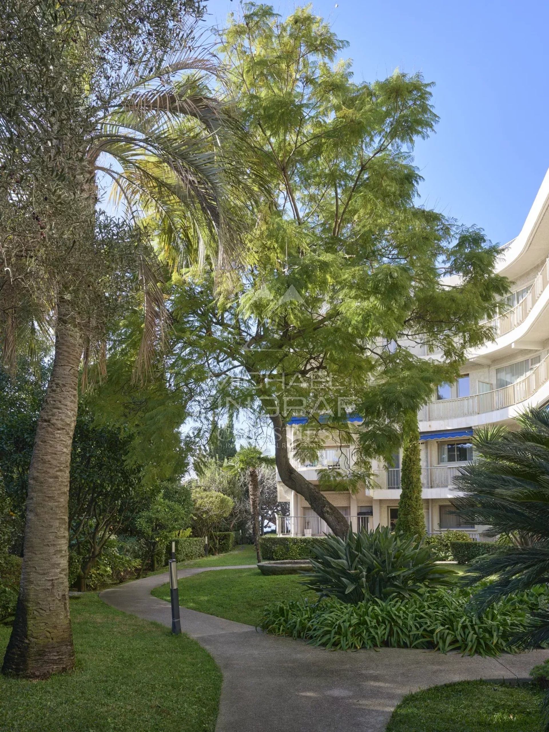 Condominium in Antibes, Alpes-Maritimes 12844618