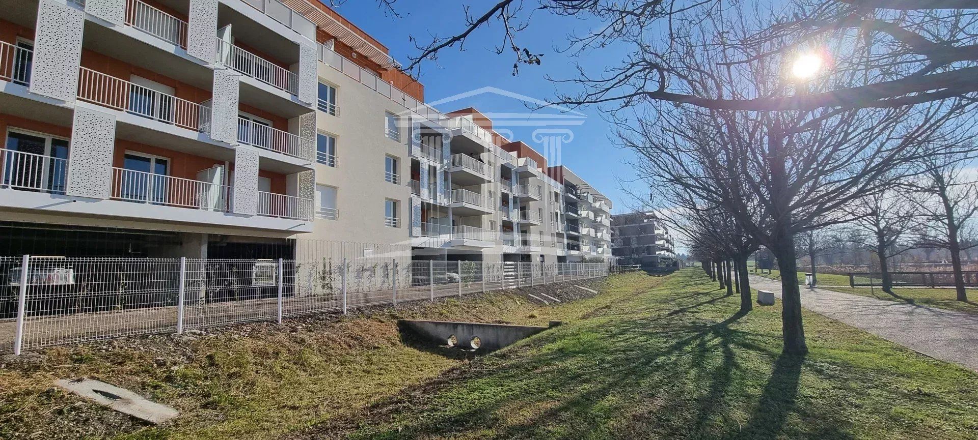 Condominium in Monteux, Provence-Alpes-Cote d'Azur 12845154