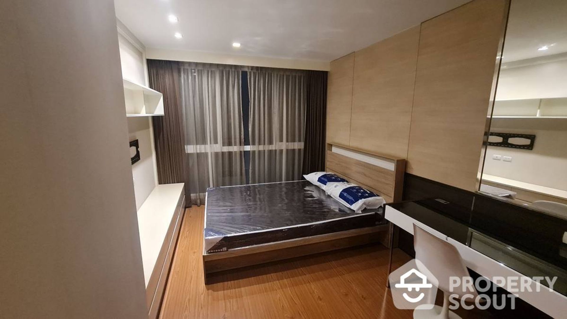 Condominium in Bang Rak, Krung Thep Maha Nakhon 12846226