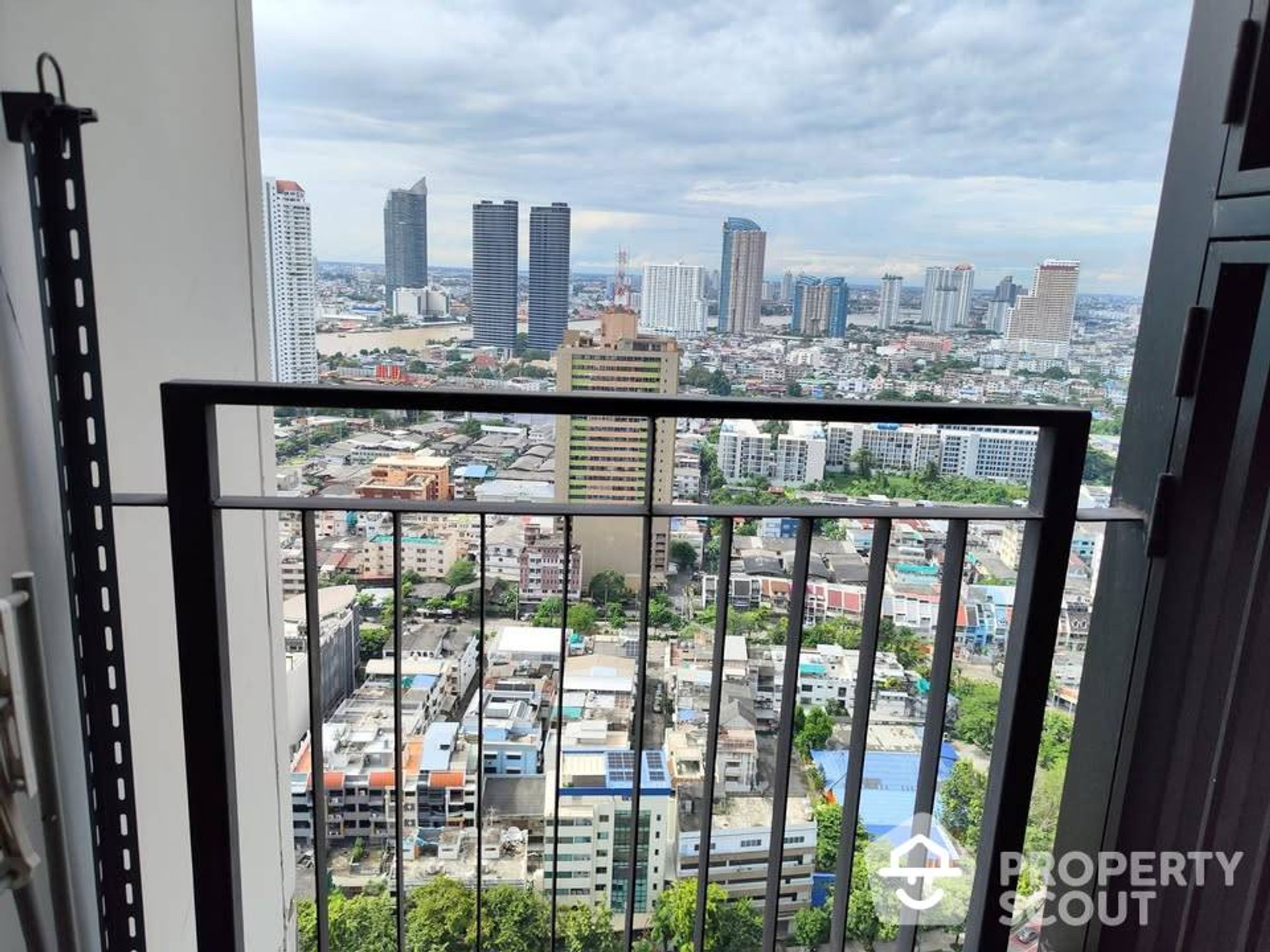 Kondominium dalam Pergi ke bawah, Krung Thep Maha Nakhon 12846284