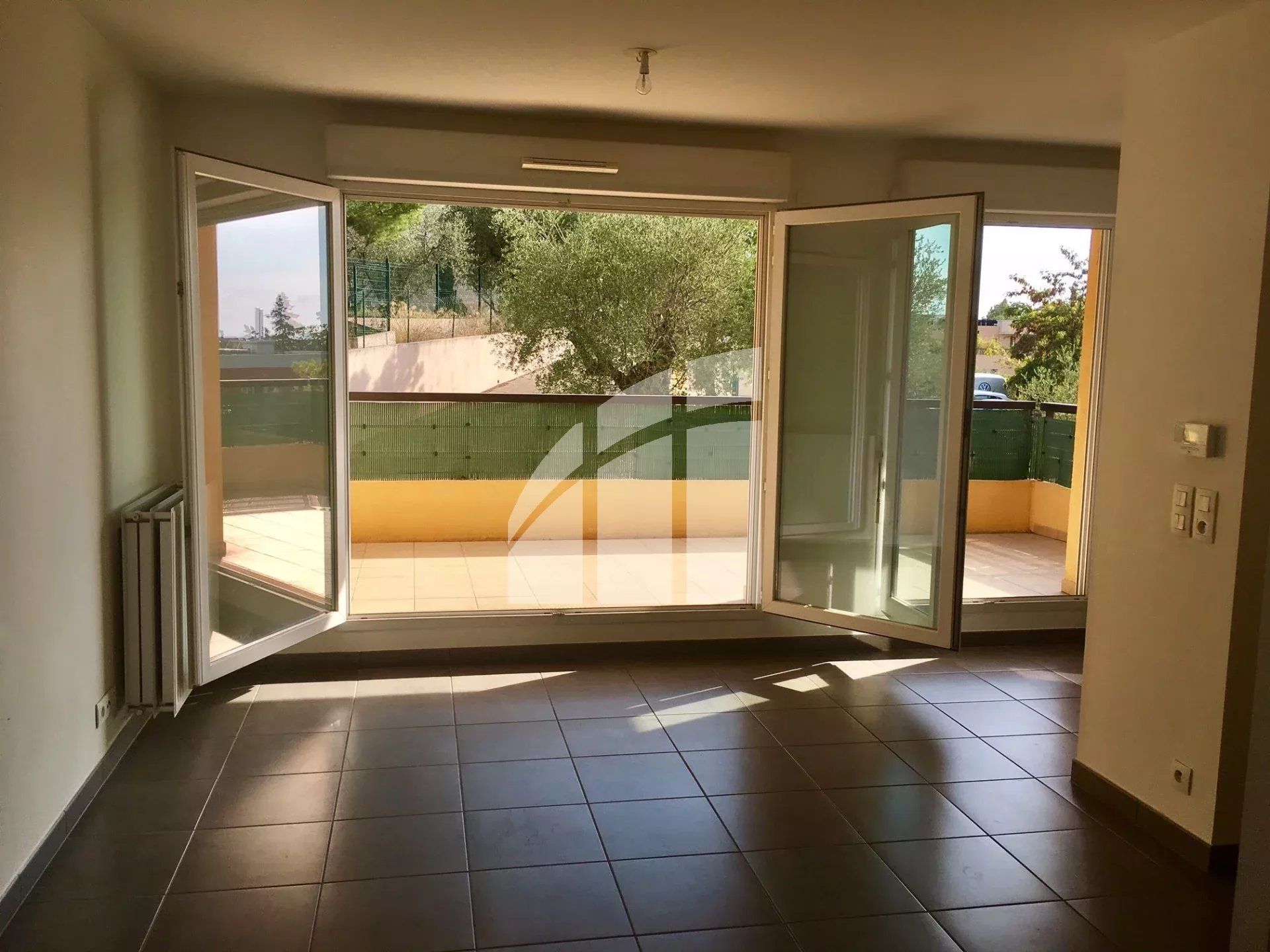 Condominium dans La Californie, Provence-Alpes-Côte d'Azur 12846371