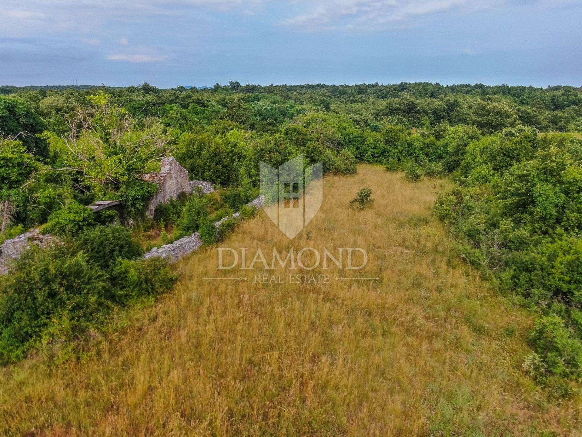 Land in Žminj, Istria County 12846742