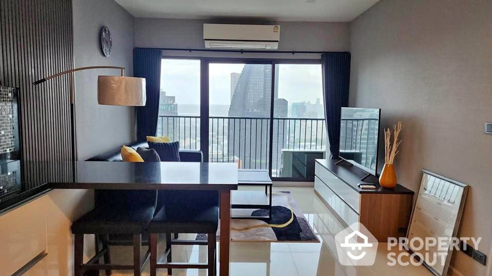 Condominium in Khlong Toei, Krung Thep Maha Nakhon 12846941