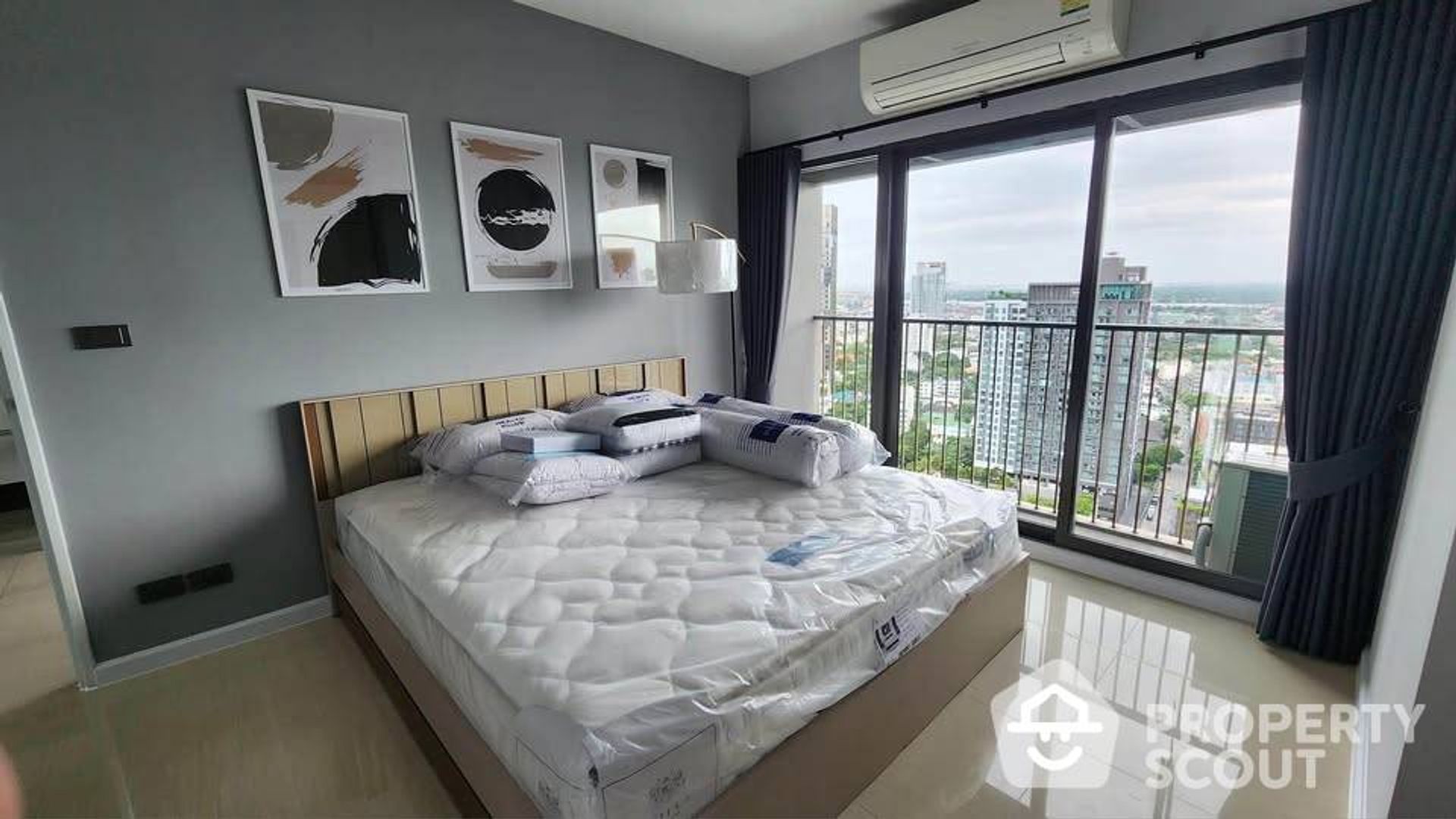 Condominium in Khlong Toei, Krung Thep Maha Nakhon 12846941