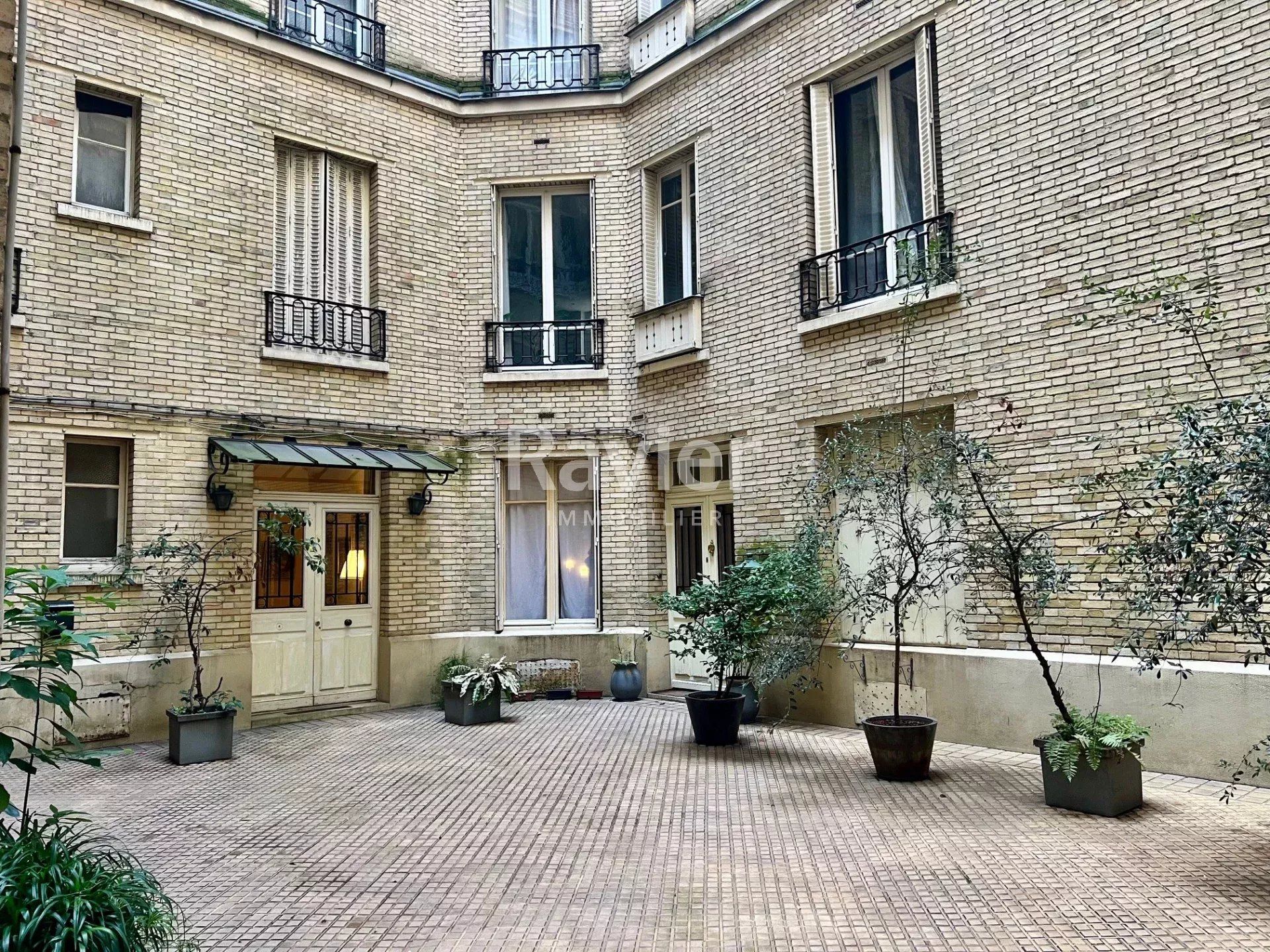 Condominium in Neuilly-sur-Seine, Ile-de-France 12847103