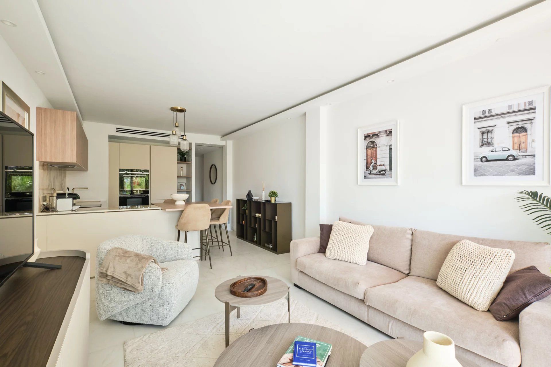 Condominium in Cannes, Provence-Alpes-Cote d'Azur 12849262