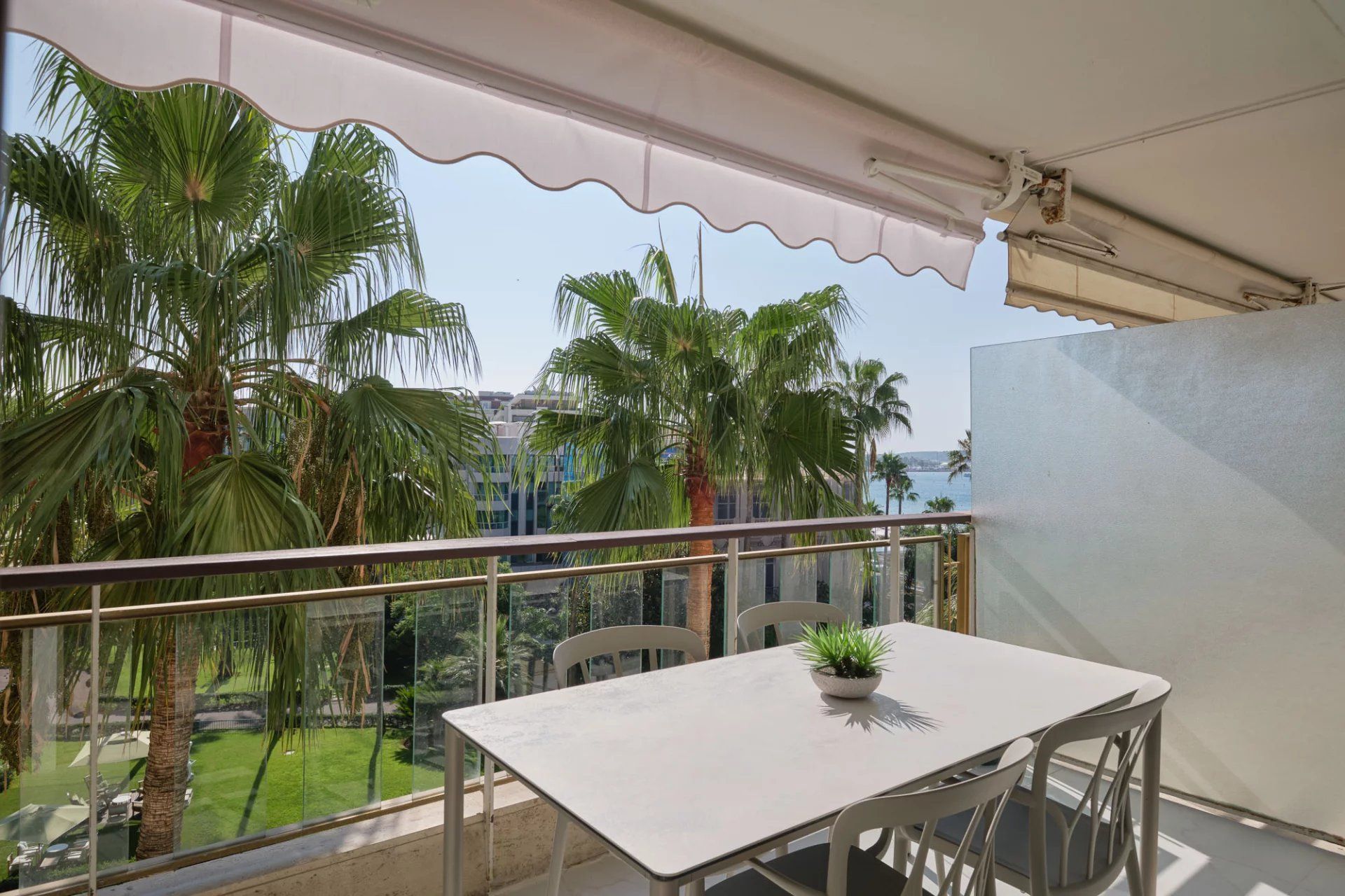 Condominium in Cannes, Alpes-Maritimes 12849262