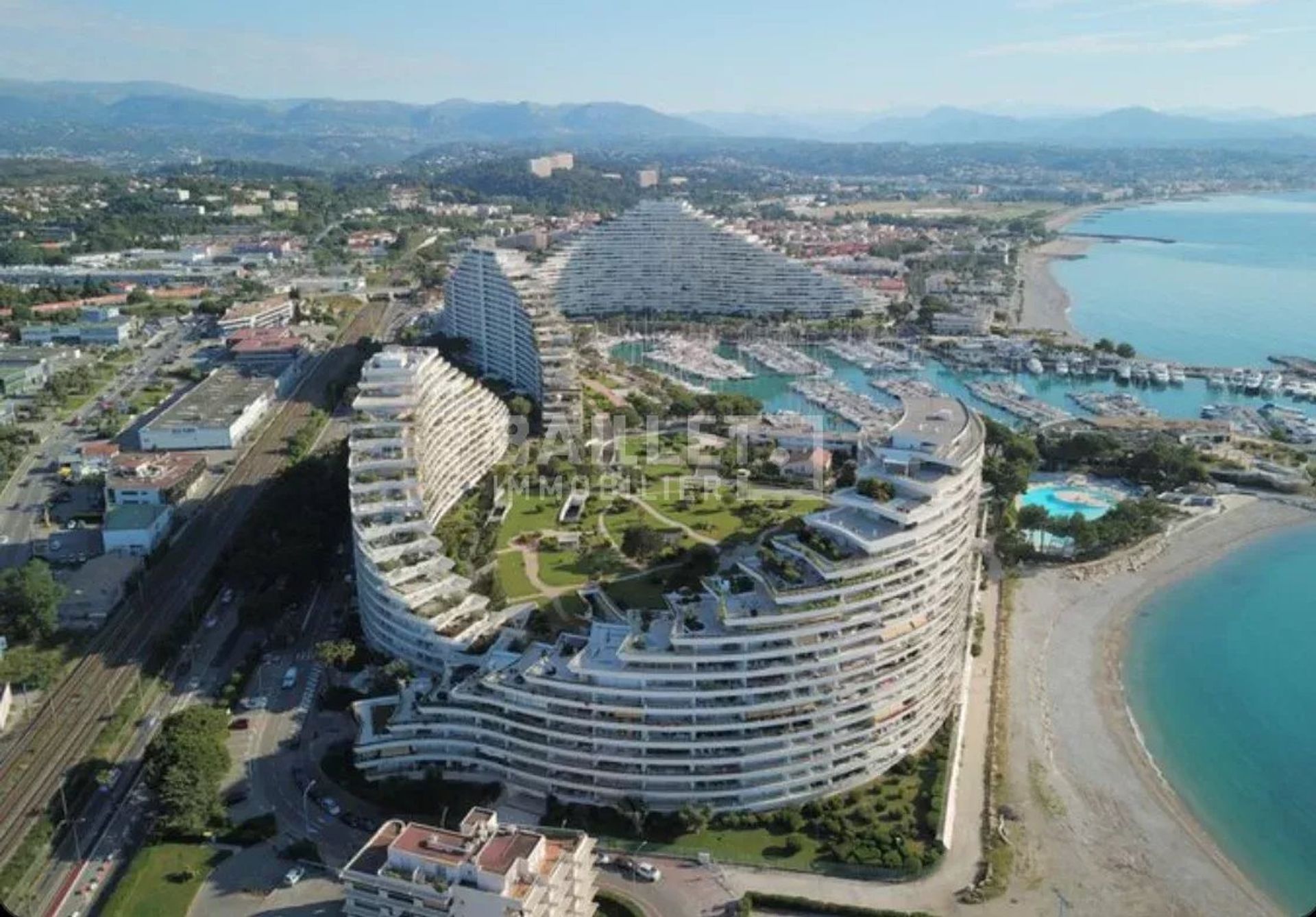 Oficina en Villeneuve-Loubet, Provence-Alpes-Cote d'Azur 12849292