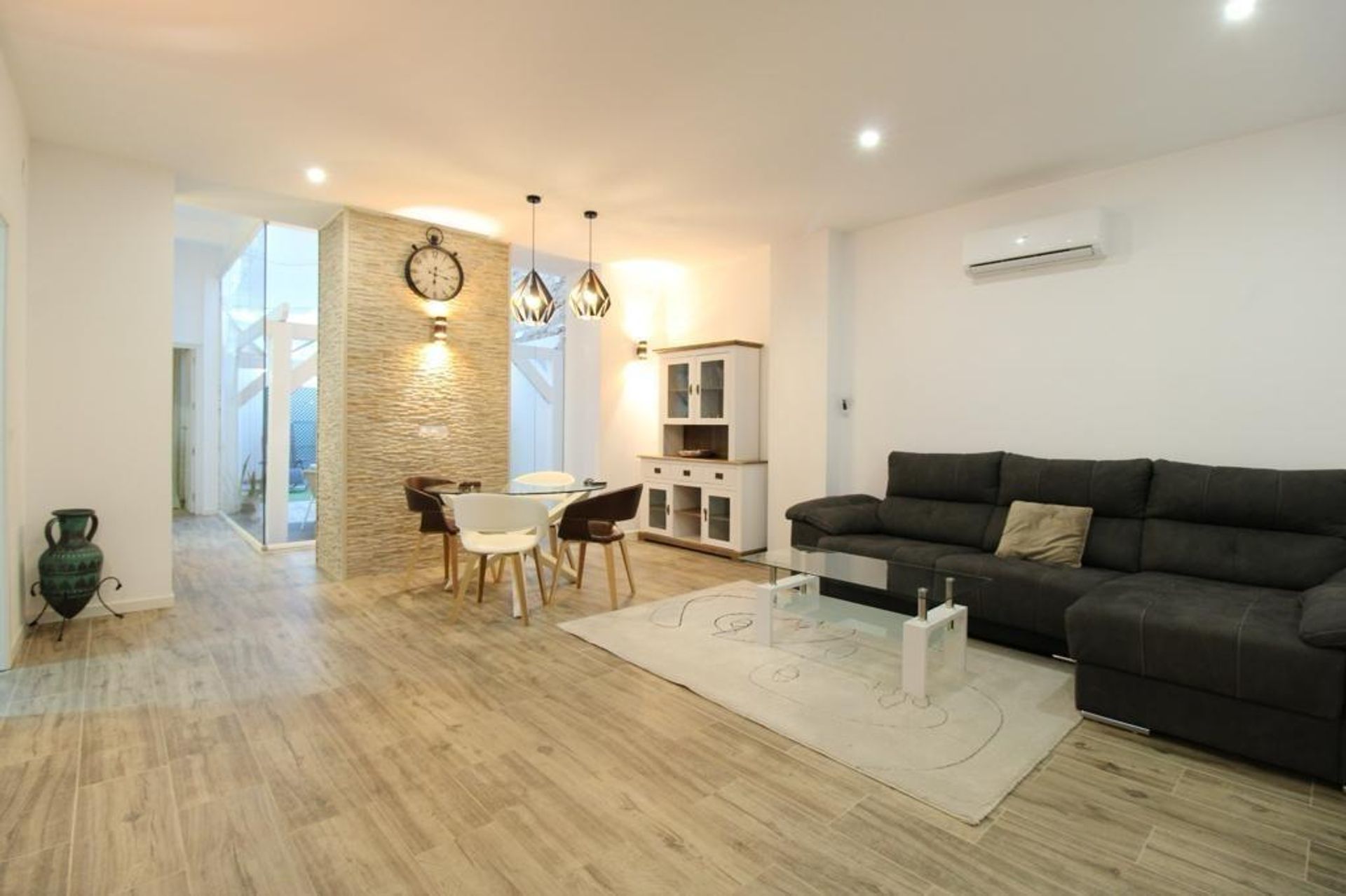 Condominium in Alicante (Alacant), Comunidad Valenciana 12850170