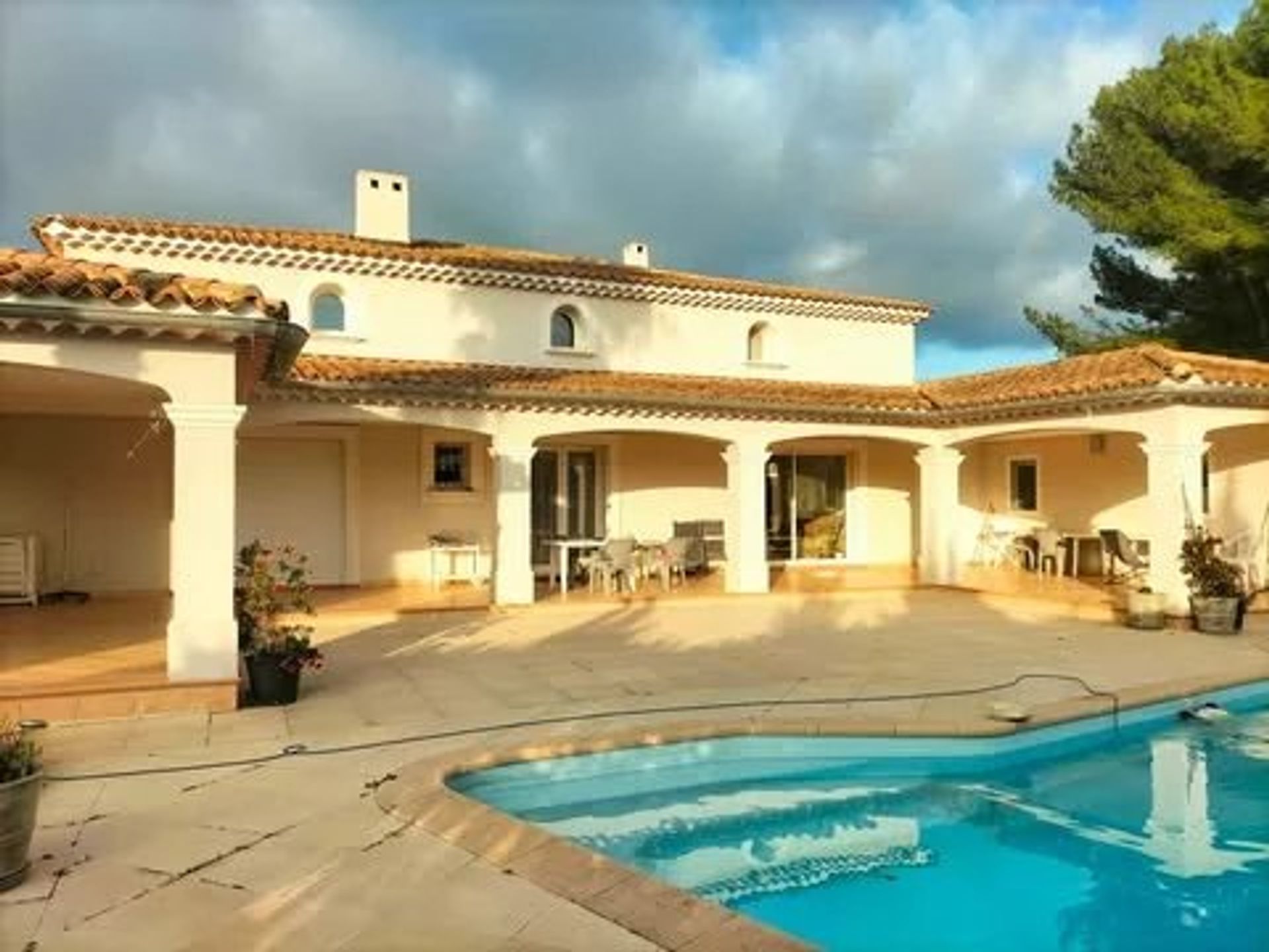 Residential in Sanary-sur-Mer, Var 12851073