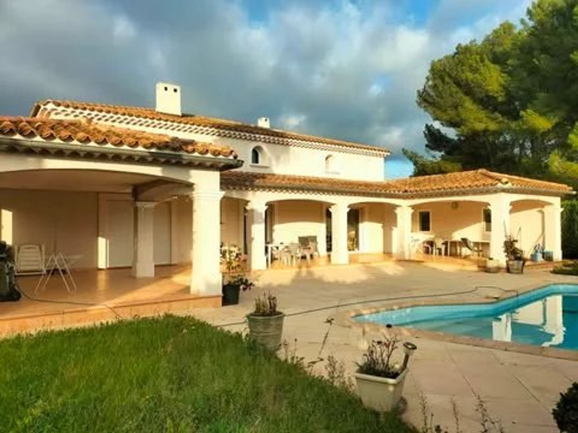 Residential in Sanary-sur-Mer, Var 12851073