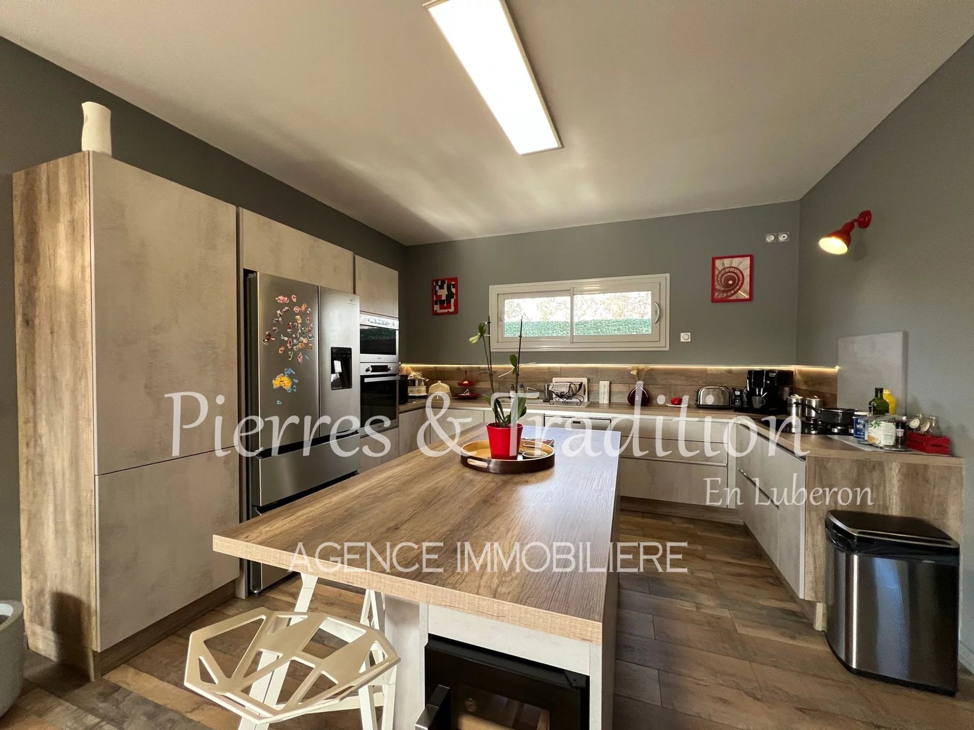 Résidentiel dans Saint-Saturnin-lès-Apt, Vaucluse 12852762