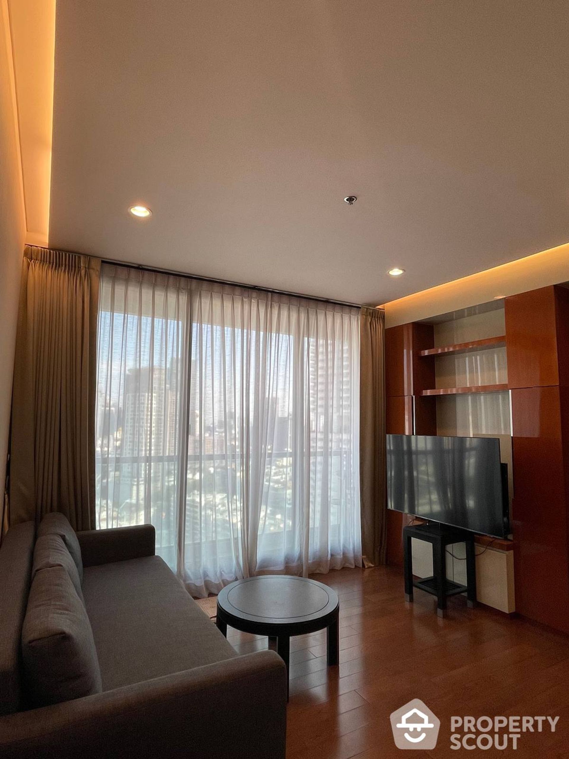 Condominium in Khlong Toei, Krung Thep Maha Nakhon 12854725