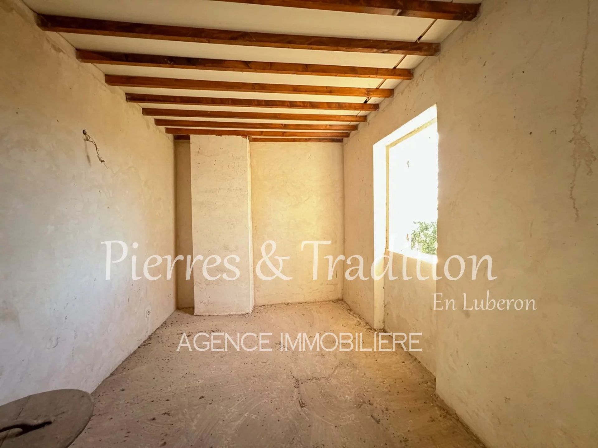 Andet i Saint-Saturnin-lès-Apt, Vaucluse 12855257