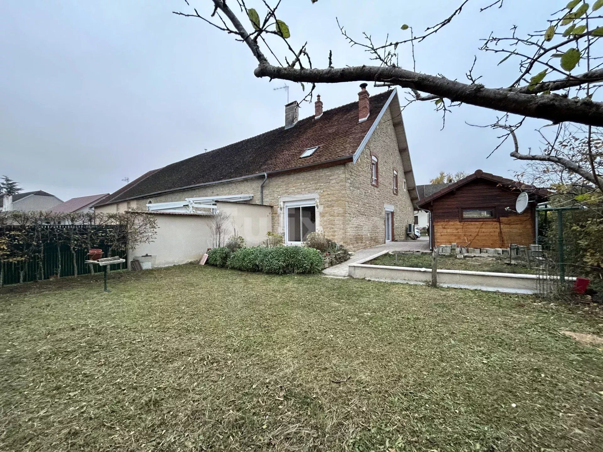 rumah dalam Domblans, Bourgogne-Franche-Comte 12855570