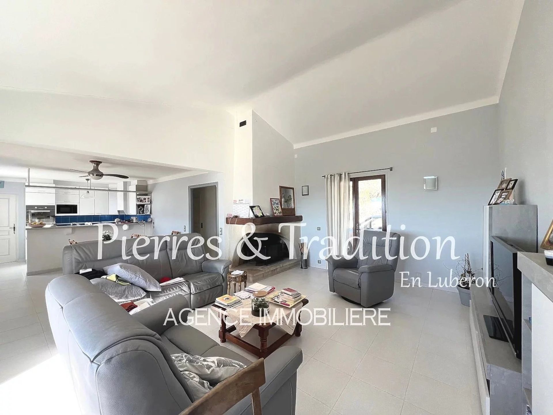 Haus im Saint-Saturnin-lès-Apt, Vaucluse 12856767