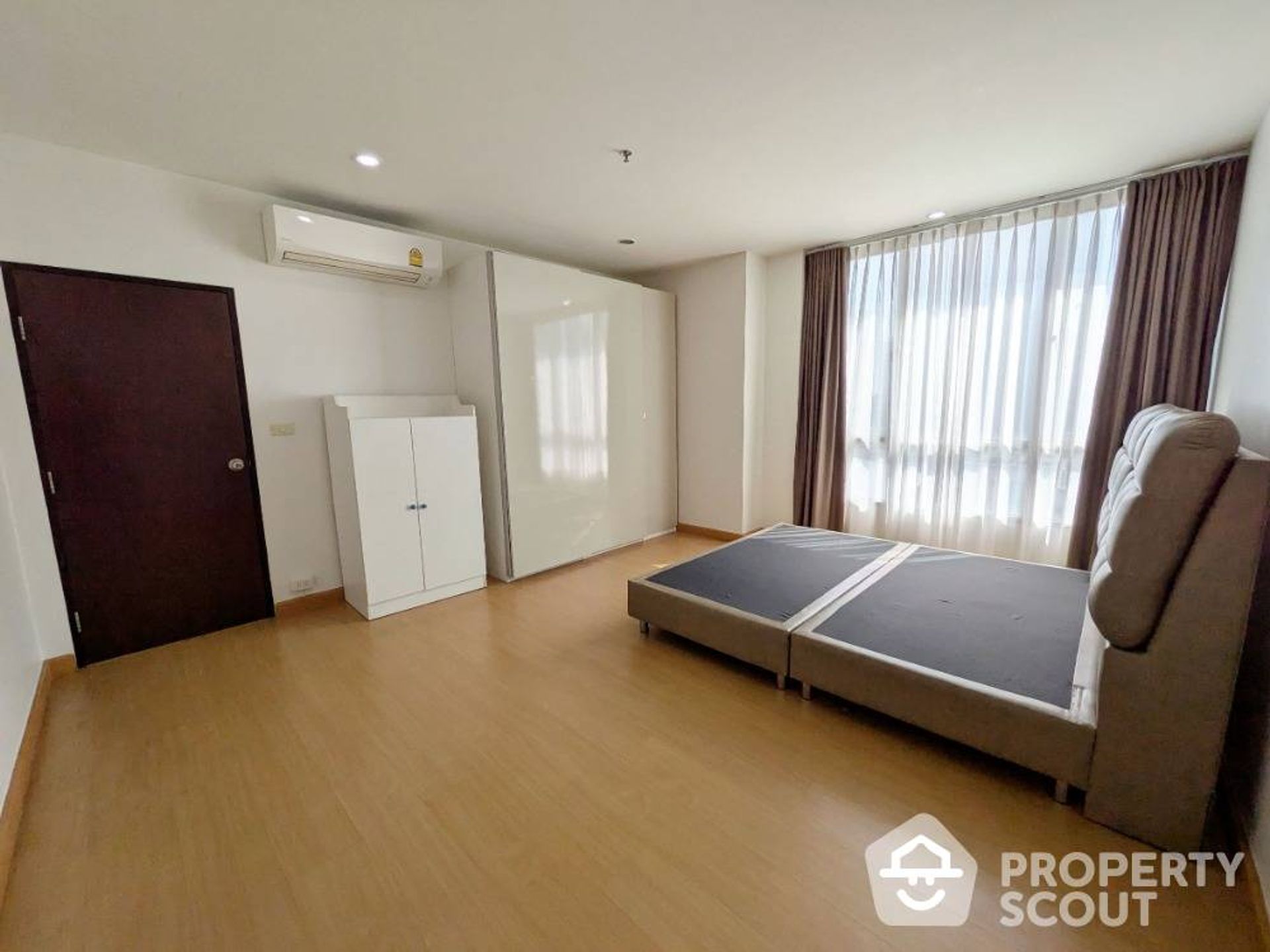 Condominium dans Ban Lat Ta Nong, Samut Prakan 12856834