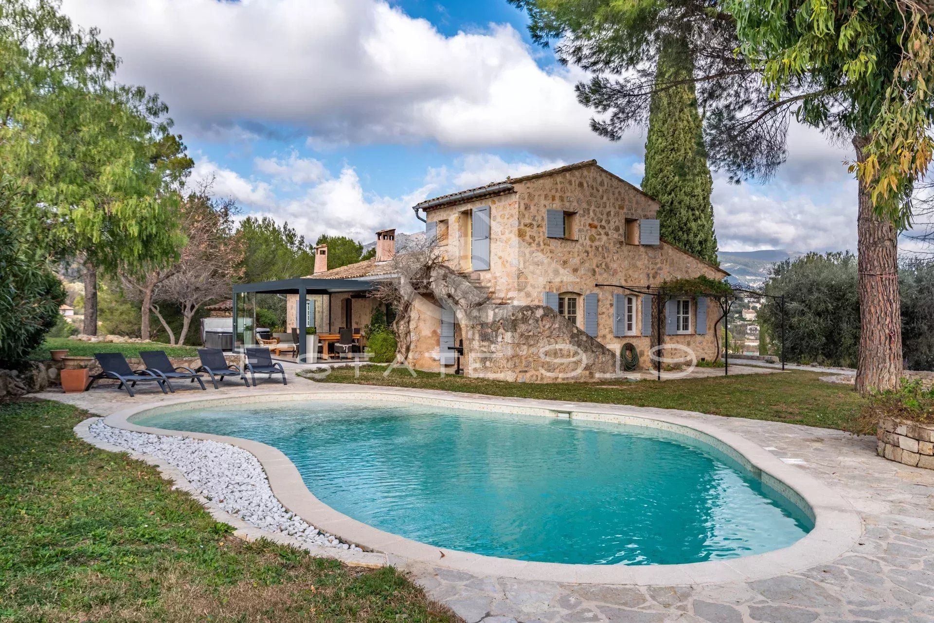 σπίτι σε Mazan, Provence-Alpes-Cote d'Azur 12862633