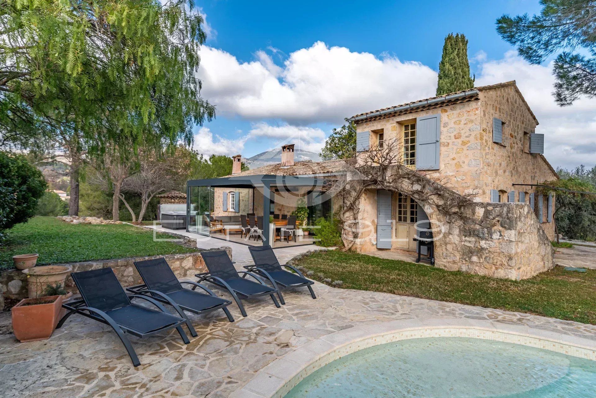 σπίτι σε Mazan, Provence-Alpes-Cote d'Azur 12862633