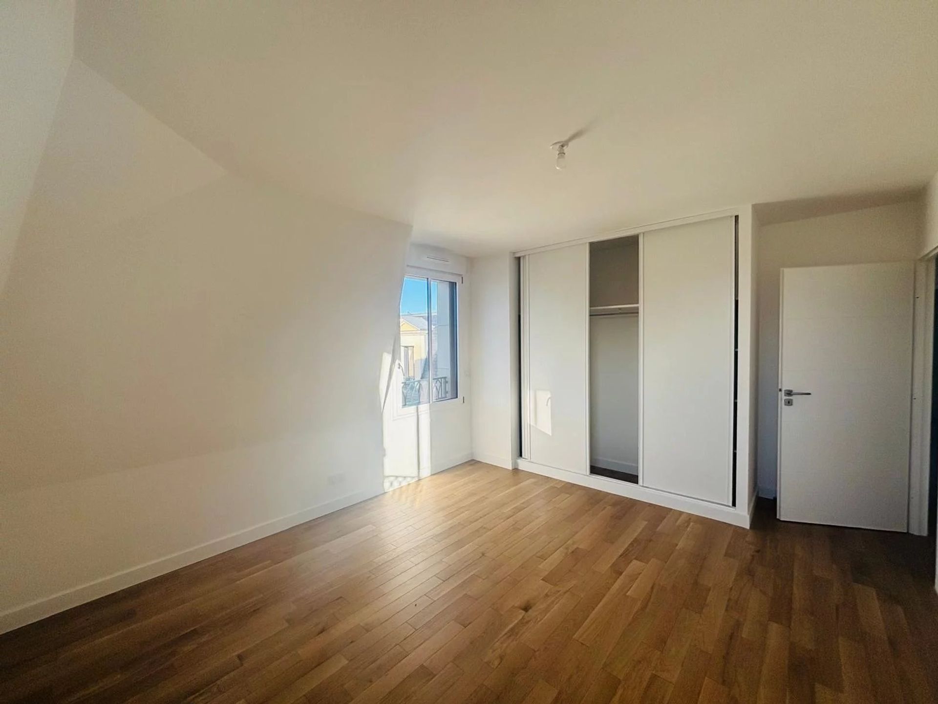 Osakehuoneisto sisään Clamart, Hauts-de-Seine 12862658