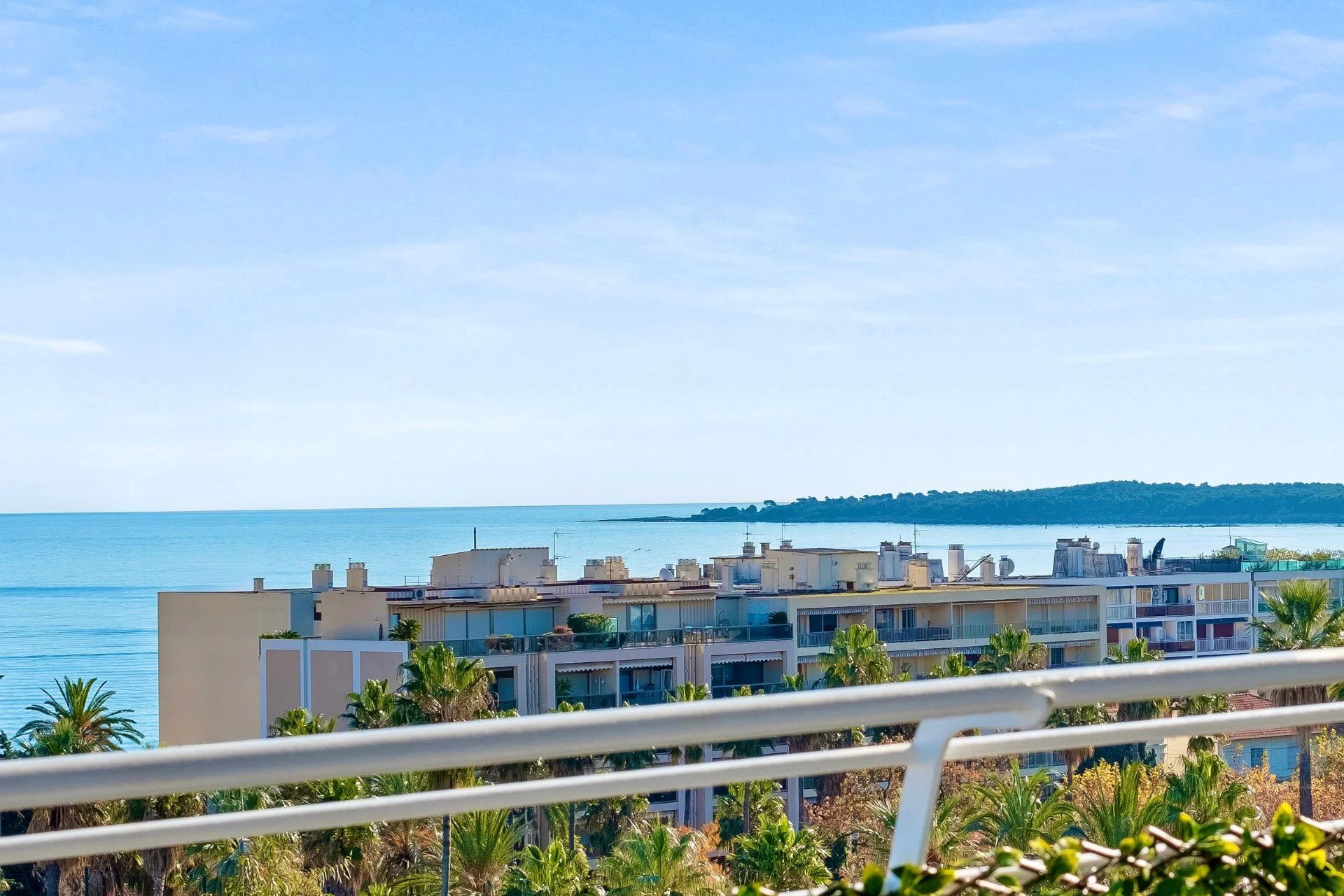 Condominium in Cannes, Alpes-Maritimes 12862844