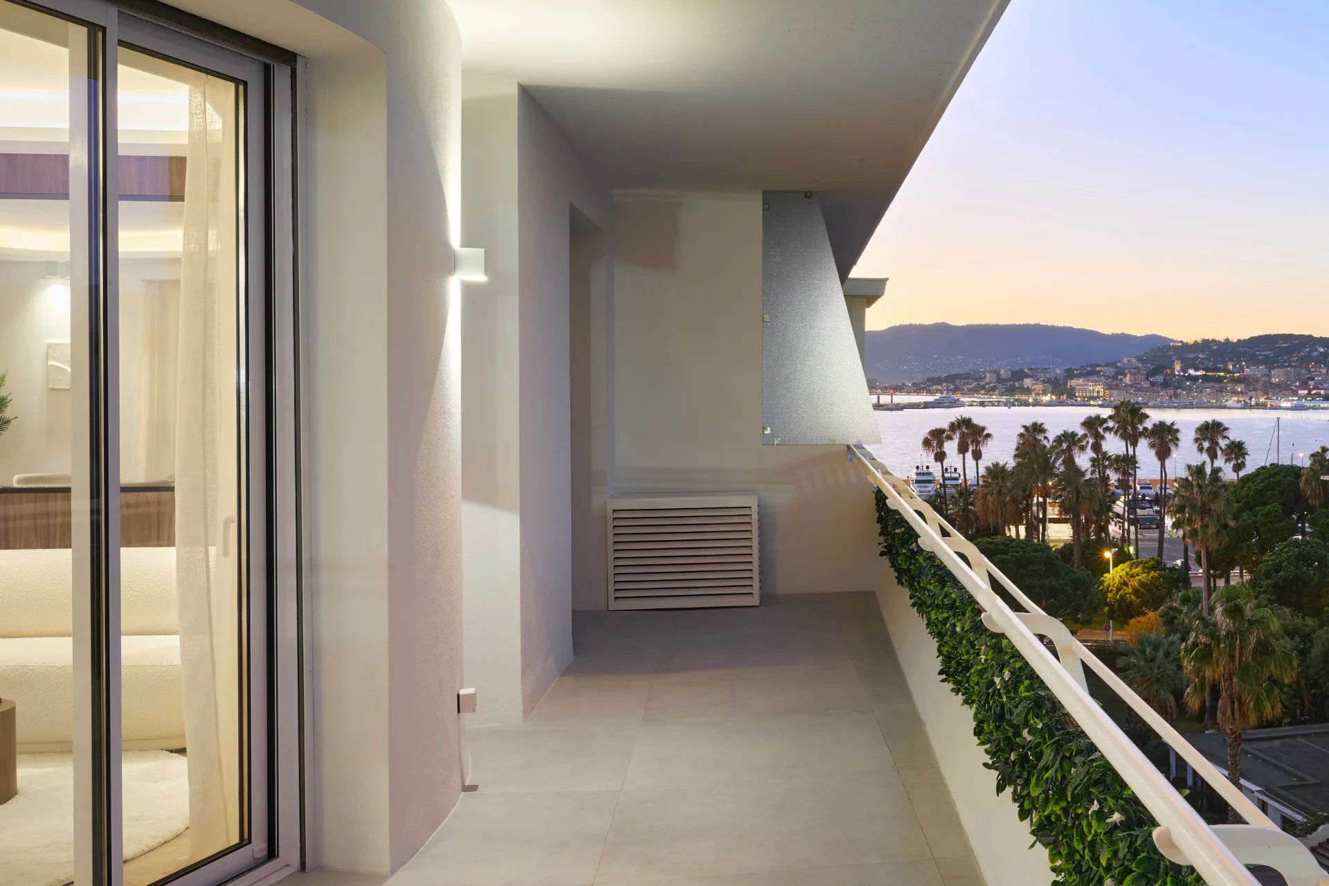 Condominium in Cannes, Alpes-Maritimes 12862844