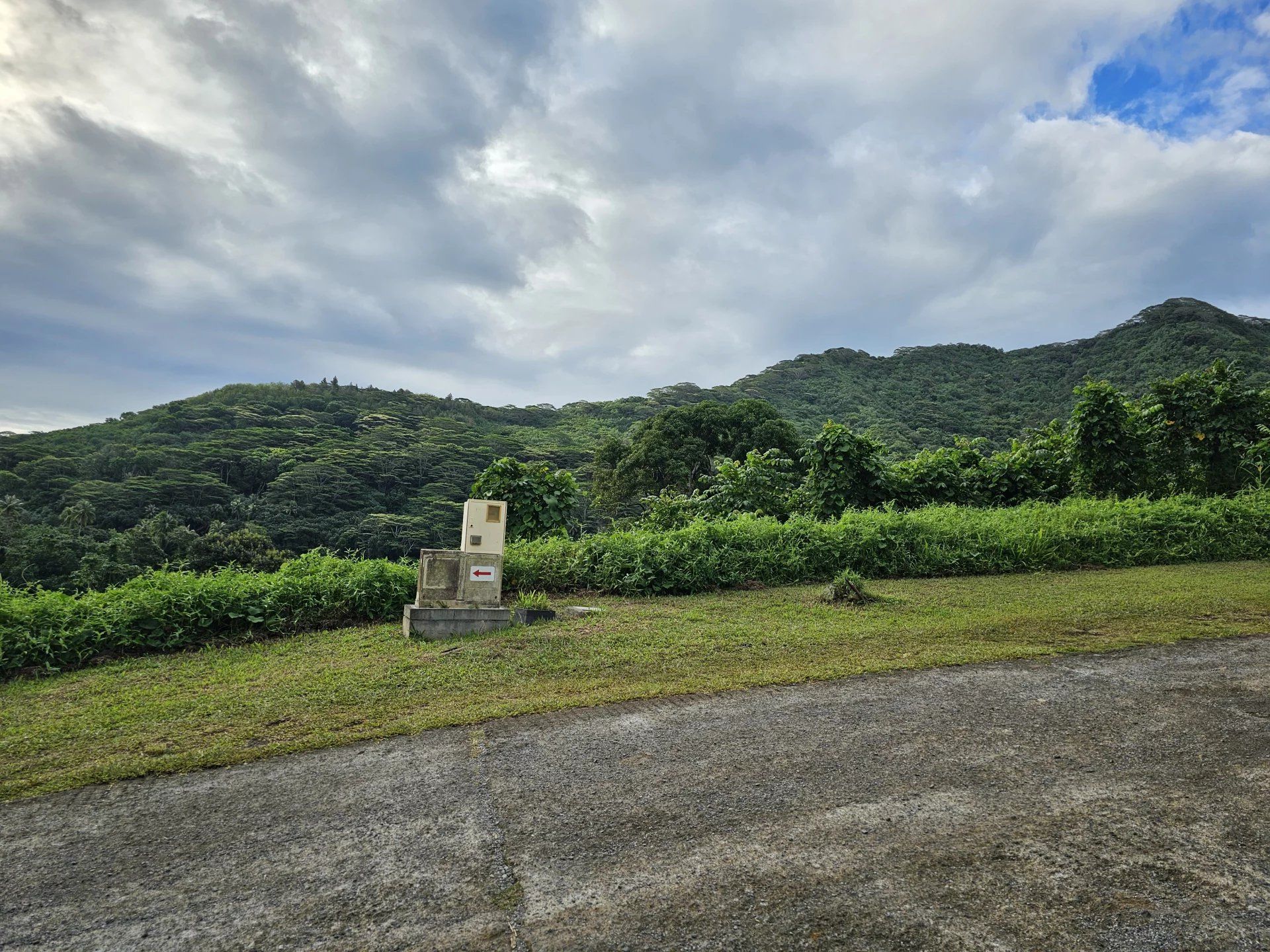 Comercial no Moorea-Maiao, Îles du Vent 12862988