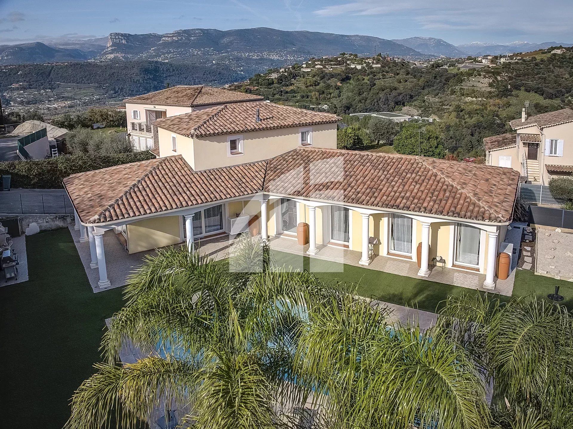 Casa nel Saint-Isidore, Provence-Alpes-Cote d'Azur 12863217