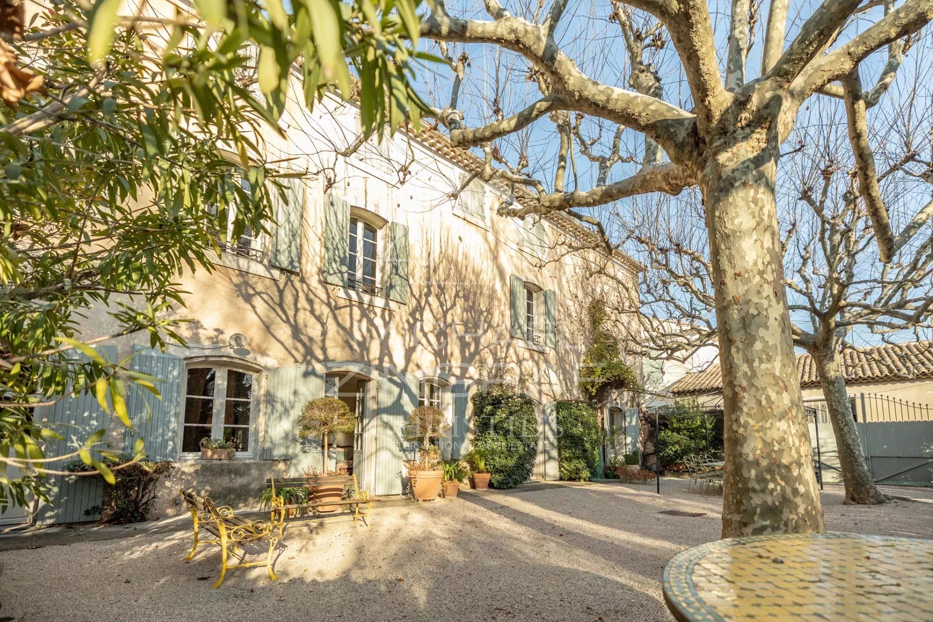 Beberapa Rumah di L'Isle-sur-la-Sorgue, Vaucluse 12863642