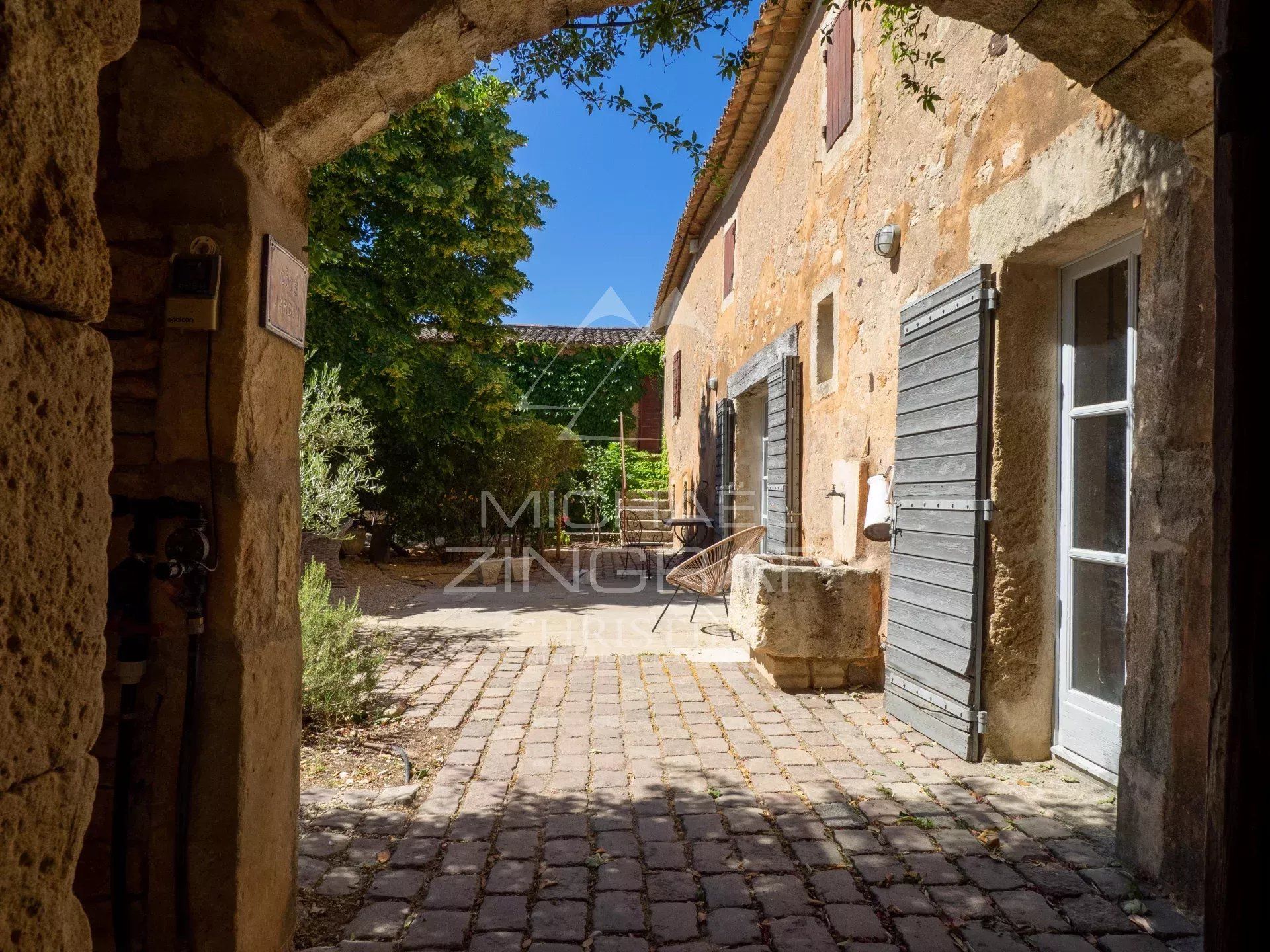 تجاري في Goult, Vaucluse 12863643