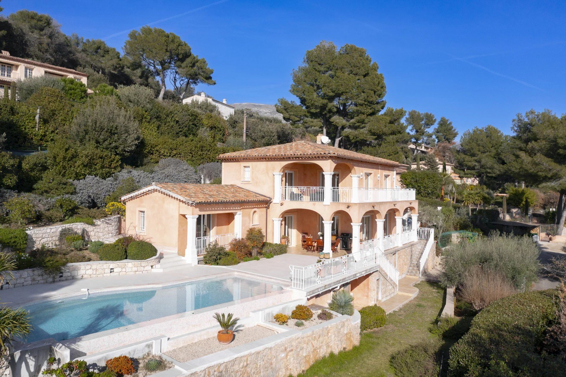 Hus i Tourrettes-sur-Loup, Alpes-Maritimes 12863647