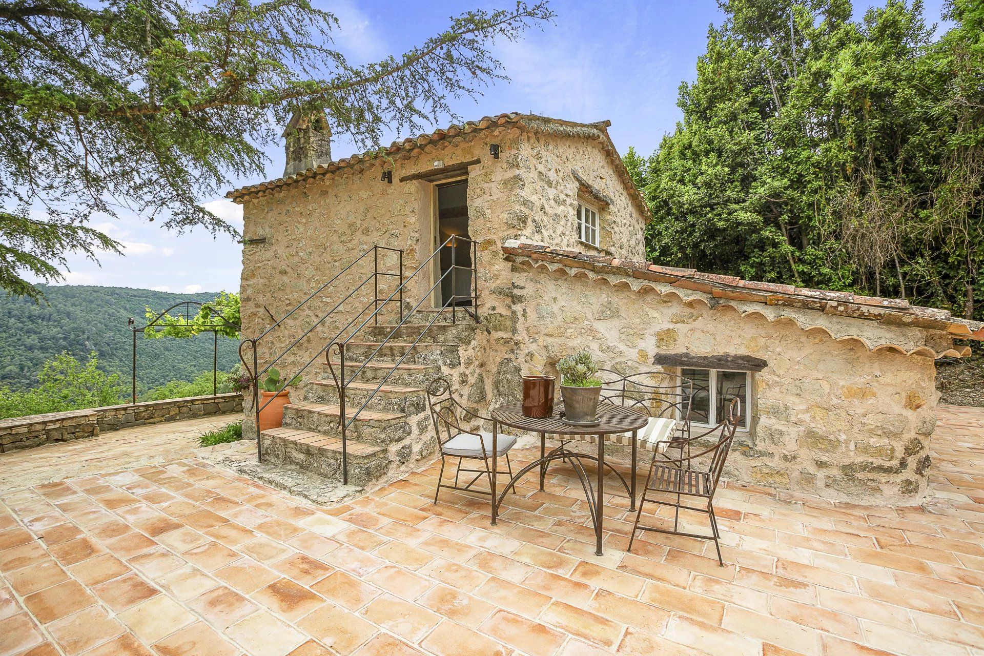 Huis in Tourrettes-sur-Loup, Alpes-Maritimes 12863648