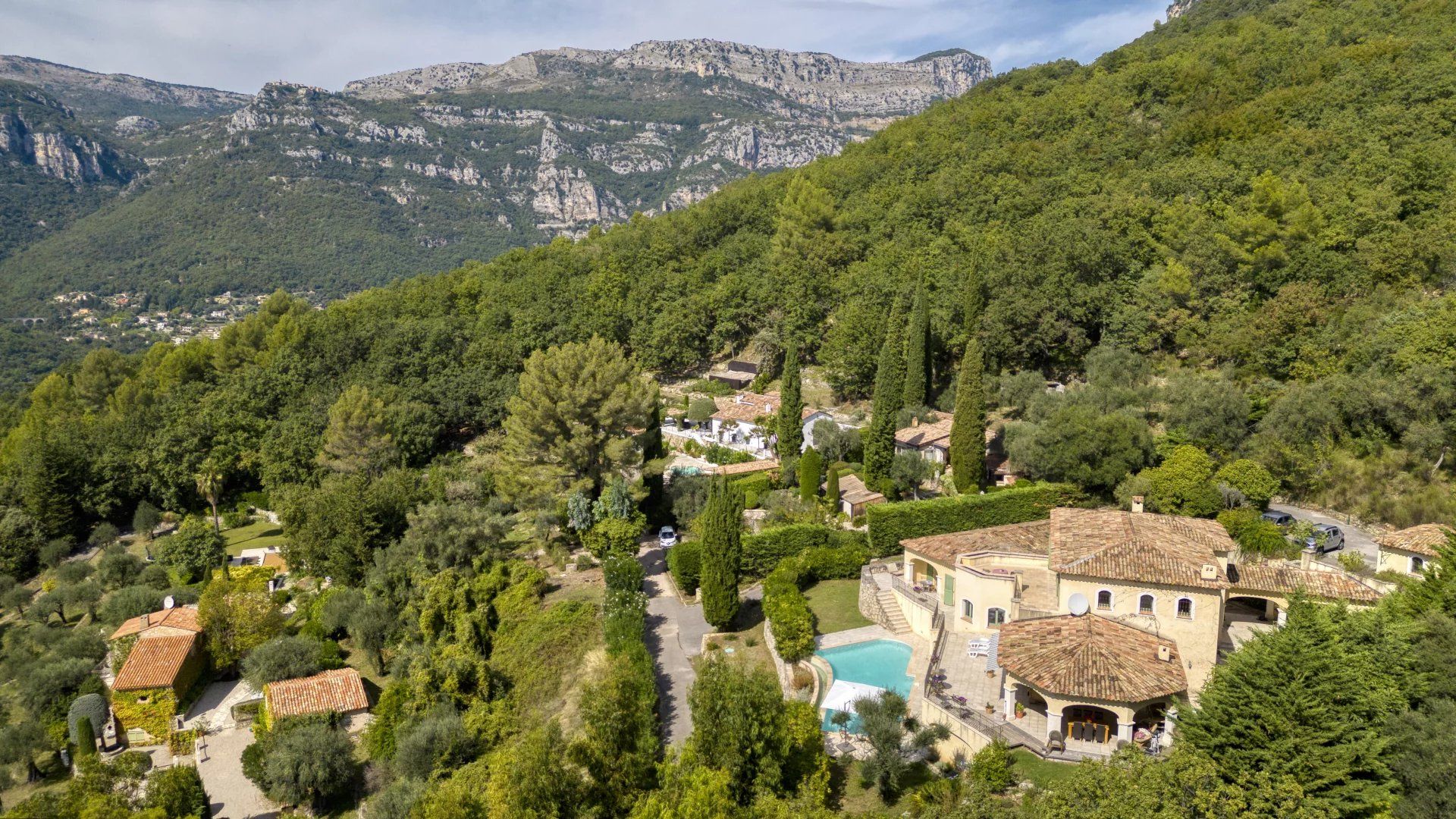 casa en Tourrettes-sur-Loup, Alpes-Maritimes 12863649