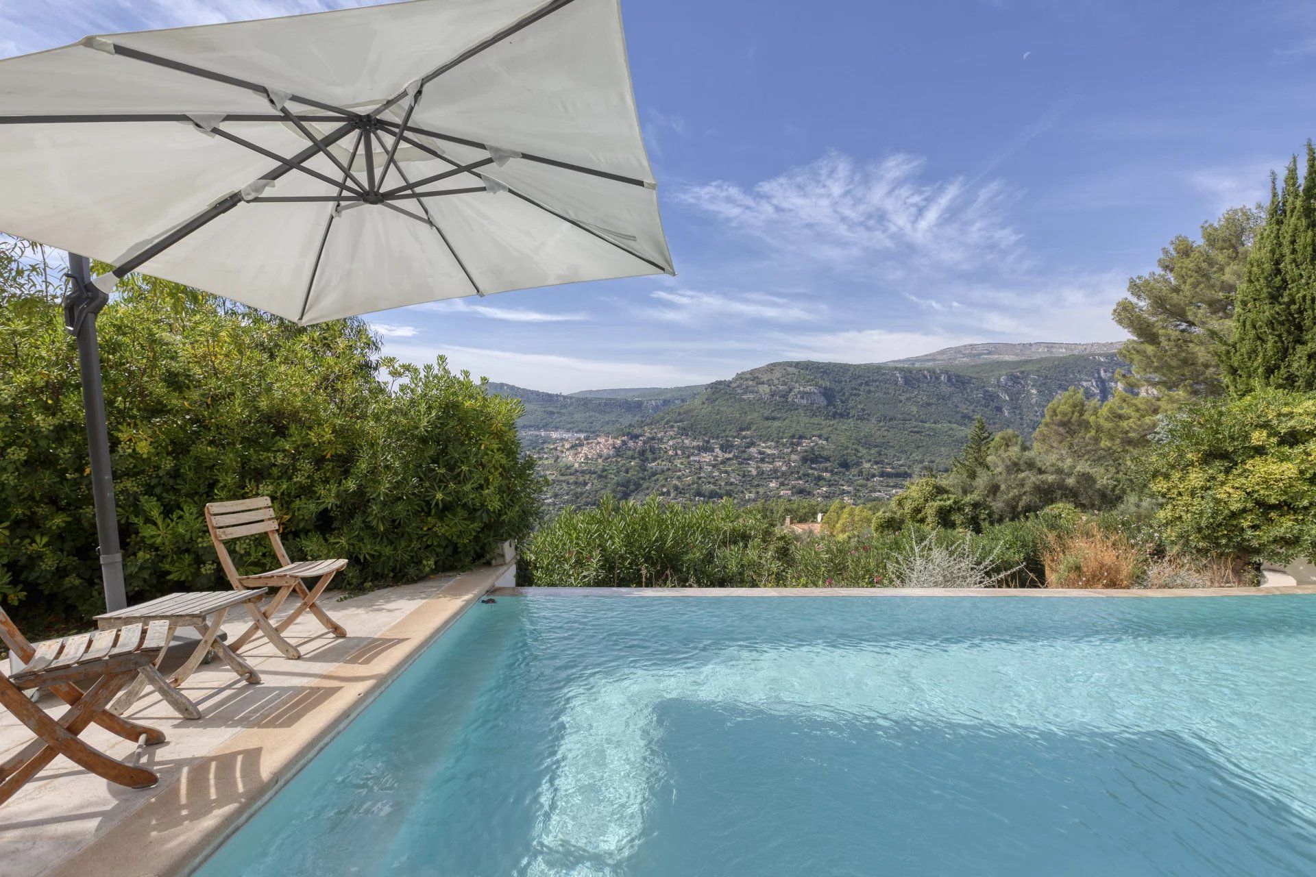 casa en Tourrettes-sur-Loup, Alpes-Maritimes 12863649