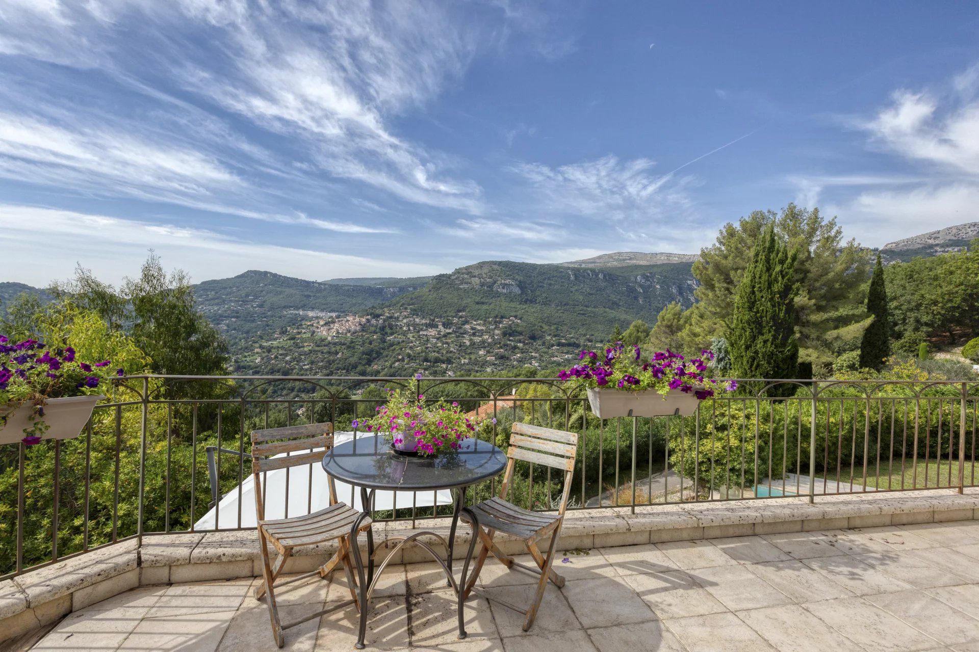 casa en Tourrettes-sur-Loup, Alpes-Maritimes 12863649