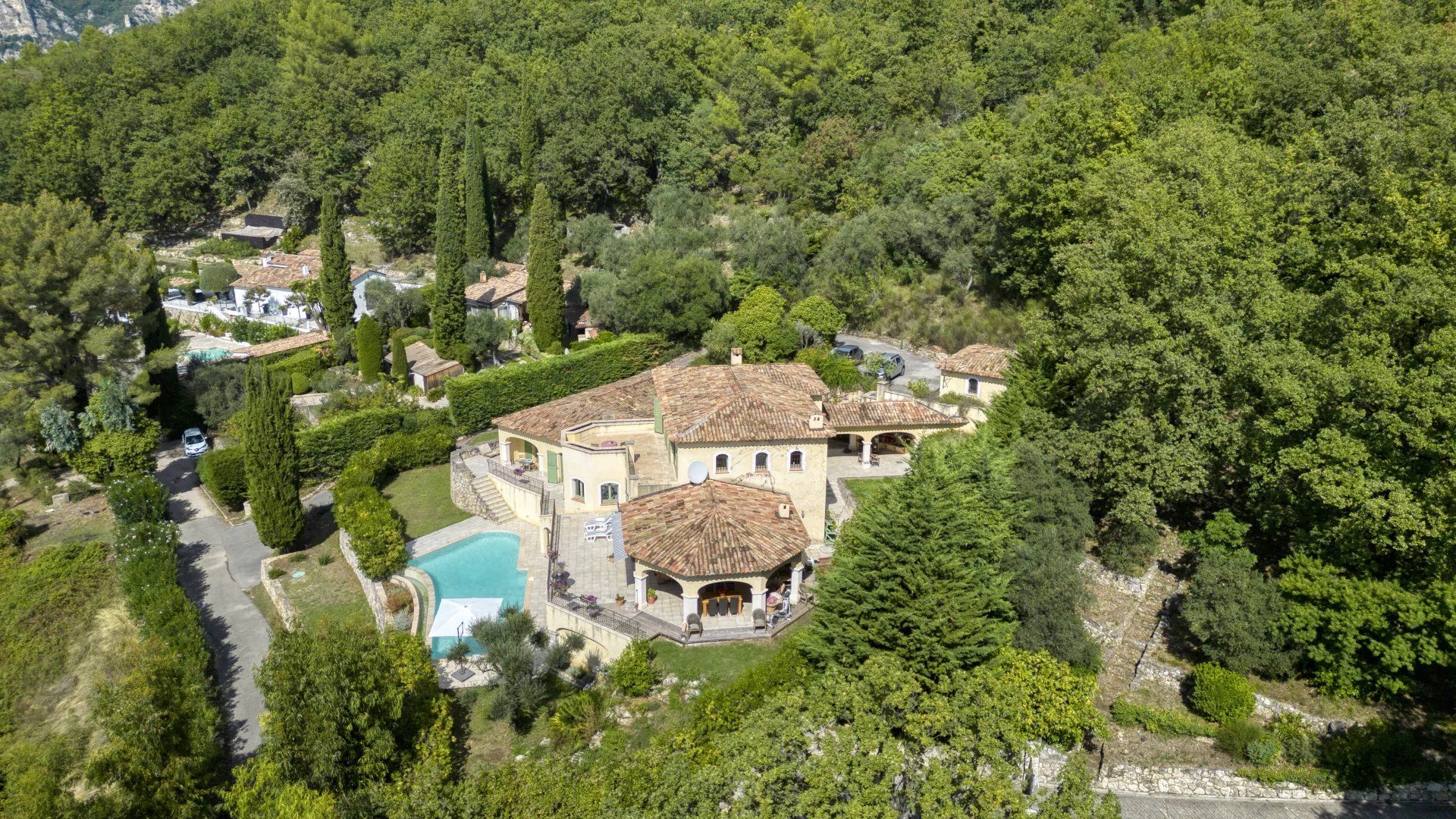 casa en Tourrettes-sur-Loup, Alpes-Maritimes 12863649