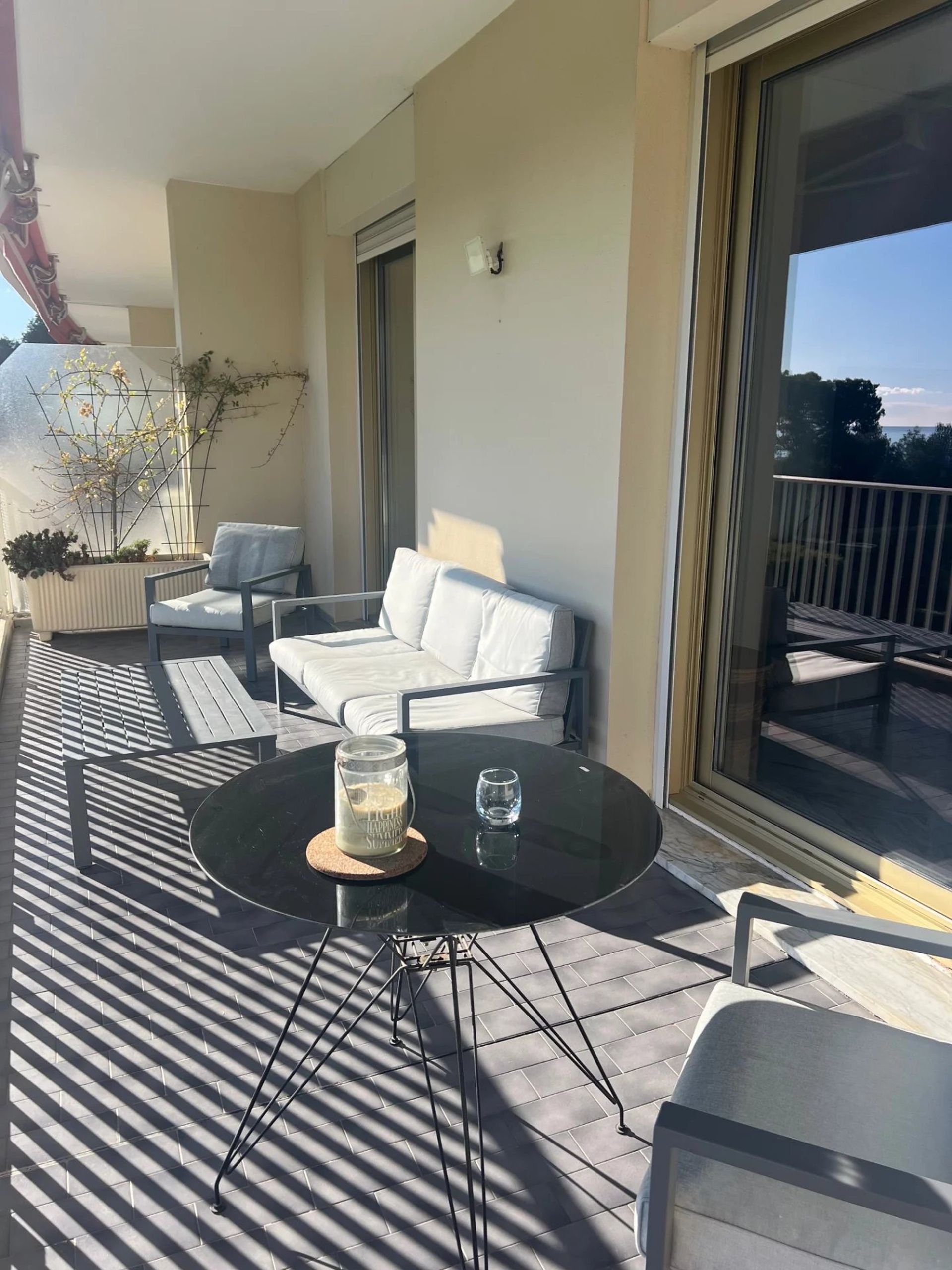 Condominium in Cagnes-sur-Mer, Provence-Alpes-Cote d'Azur 12863757