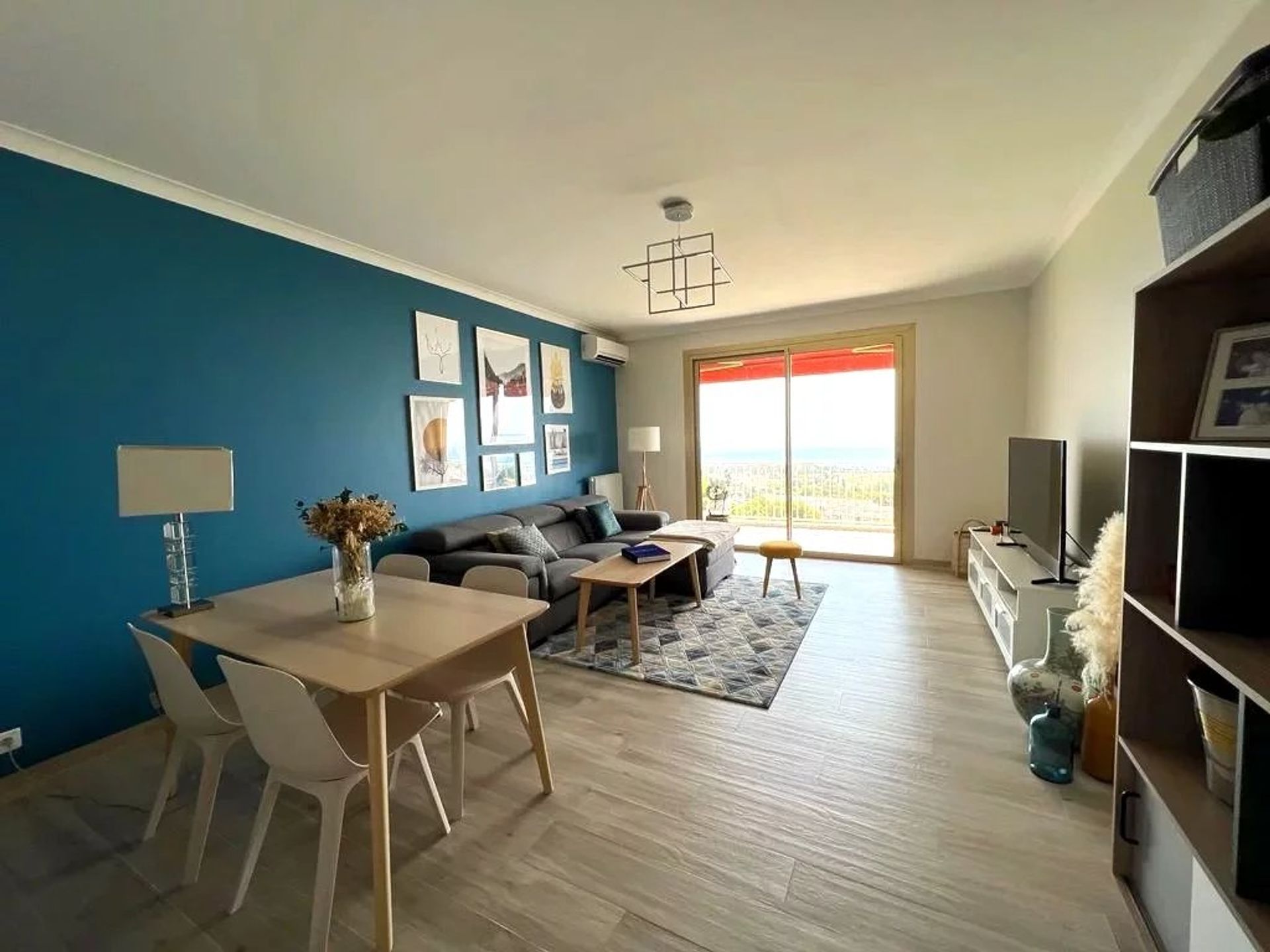 Condominium in Cagnes-sur-Mer, Provence-Alpes-Cote d'Azur 12863758