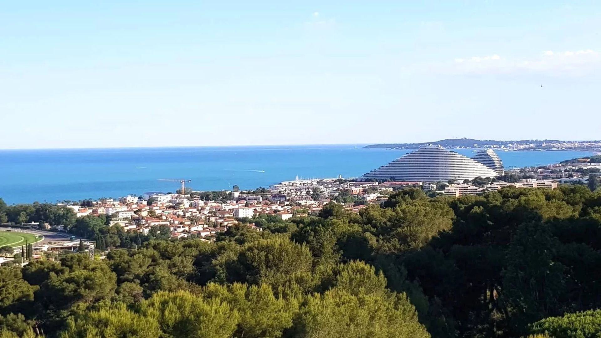 Condominium in Cagnes-sur-Mer, Provence-Alpes-Cote d'Azur 12863758