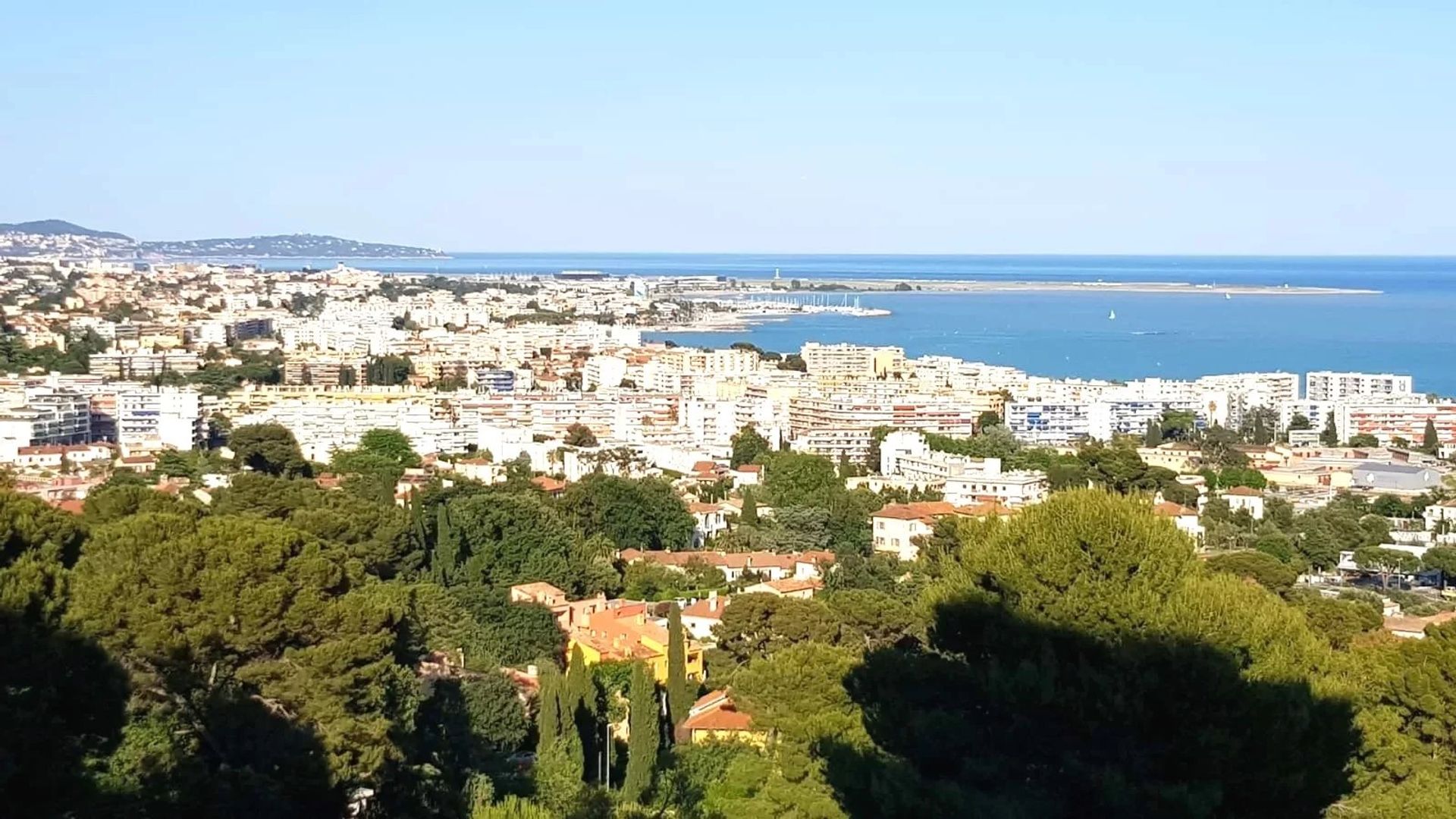 Condominium in Cagnes-sur-Mer, Provence-Alpes-Cote d'Azur 12863758