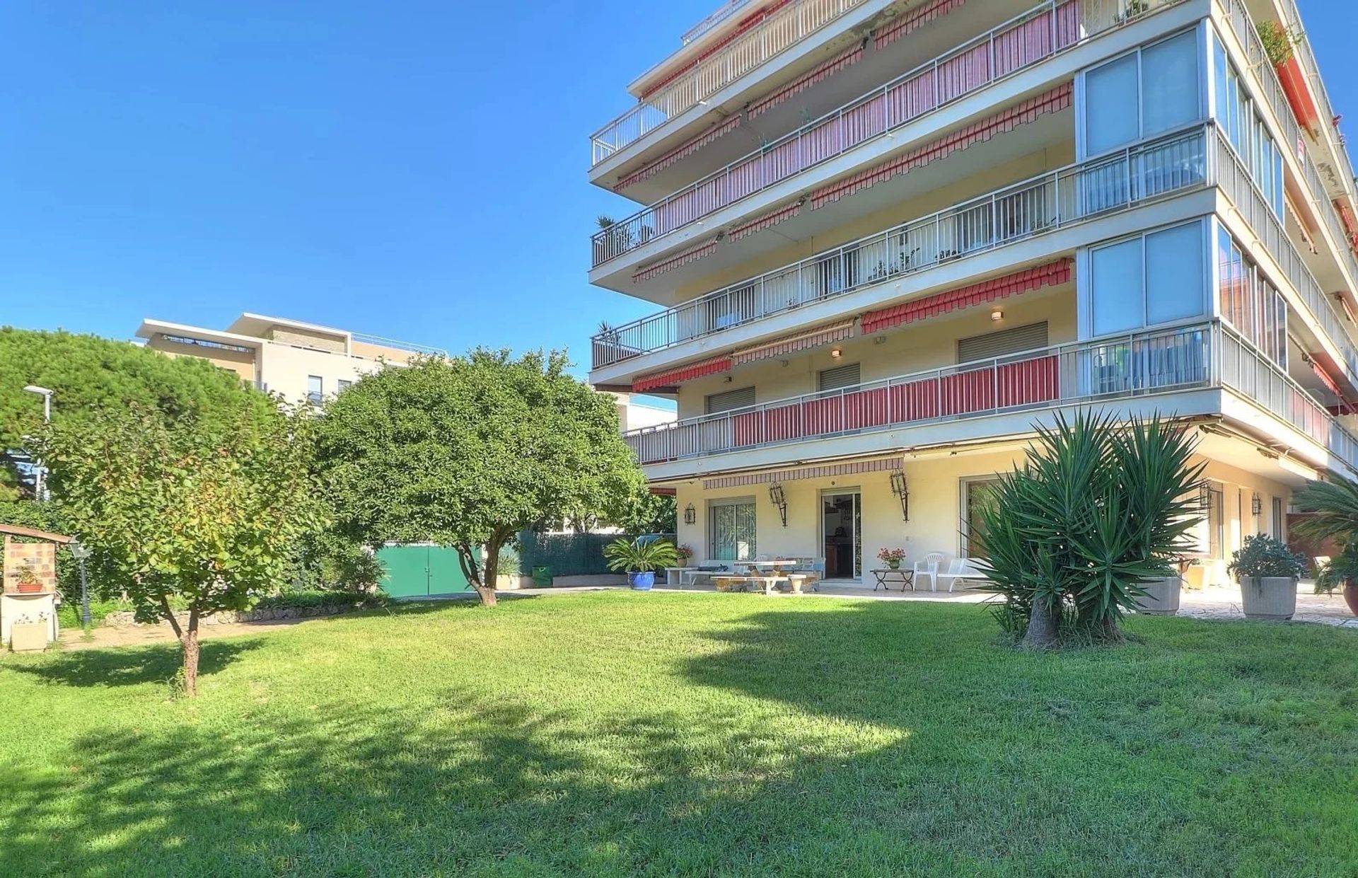 Condominio en Cagnes-sur-Mer, Provence-Alpes-Cote d'Azur 12864479