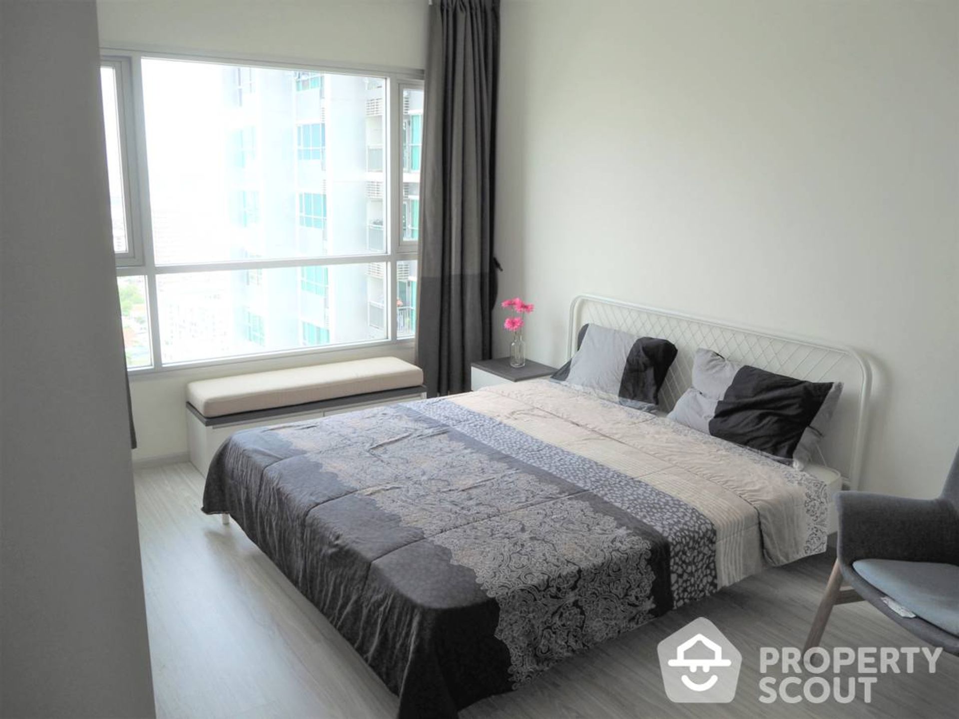 Condominio en Huai Khwang, Krung Thep Maha Nakhon 12864903