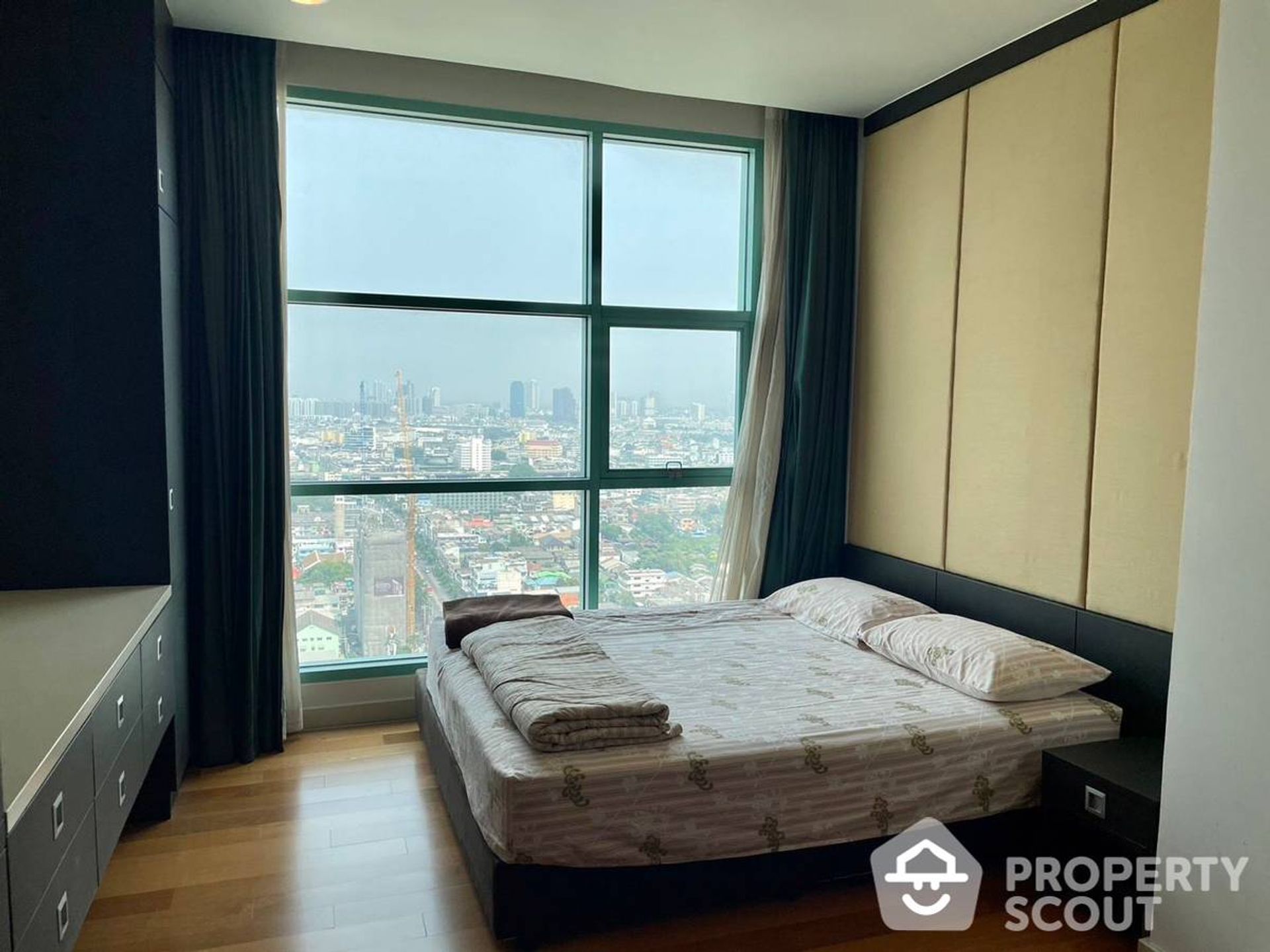 Condominium in Godown, Krung Thep Maha Nakhon 12864906