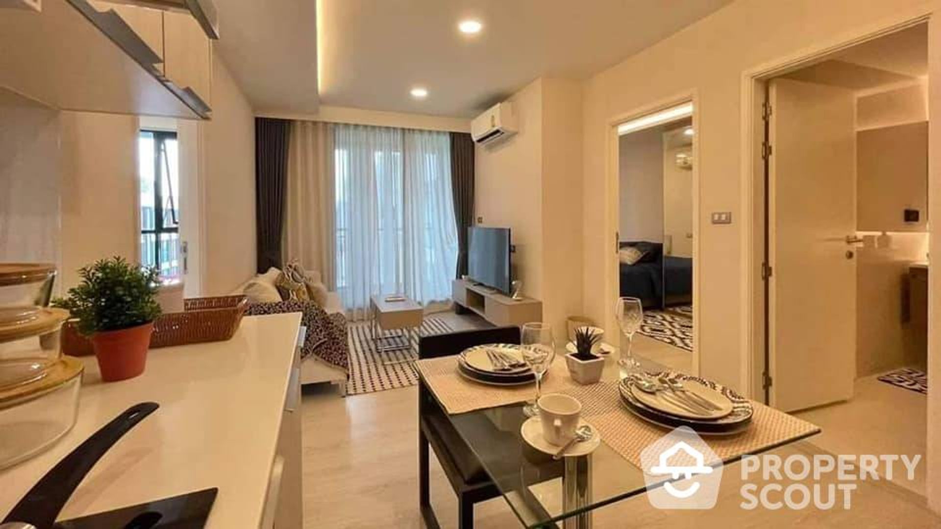 Condominium in Khlong Toei, Krung Thep Maha Nakhon 12864980