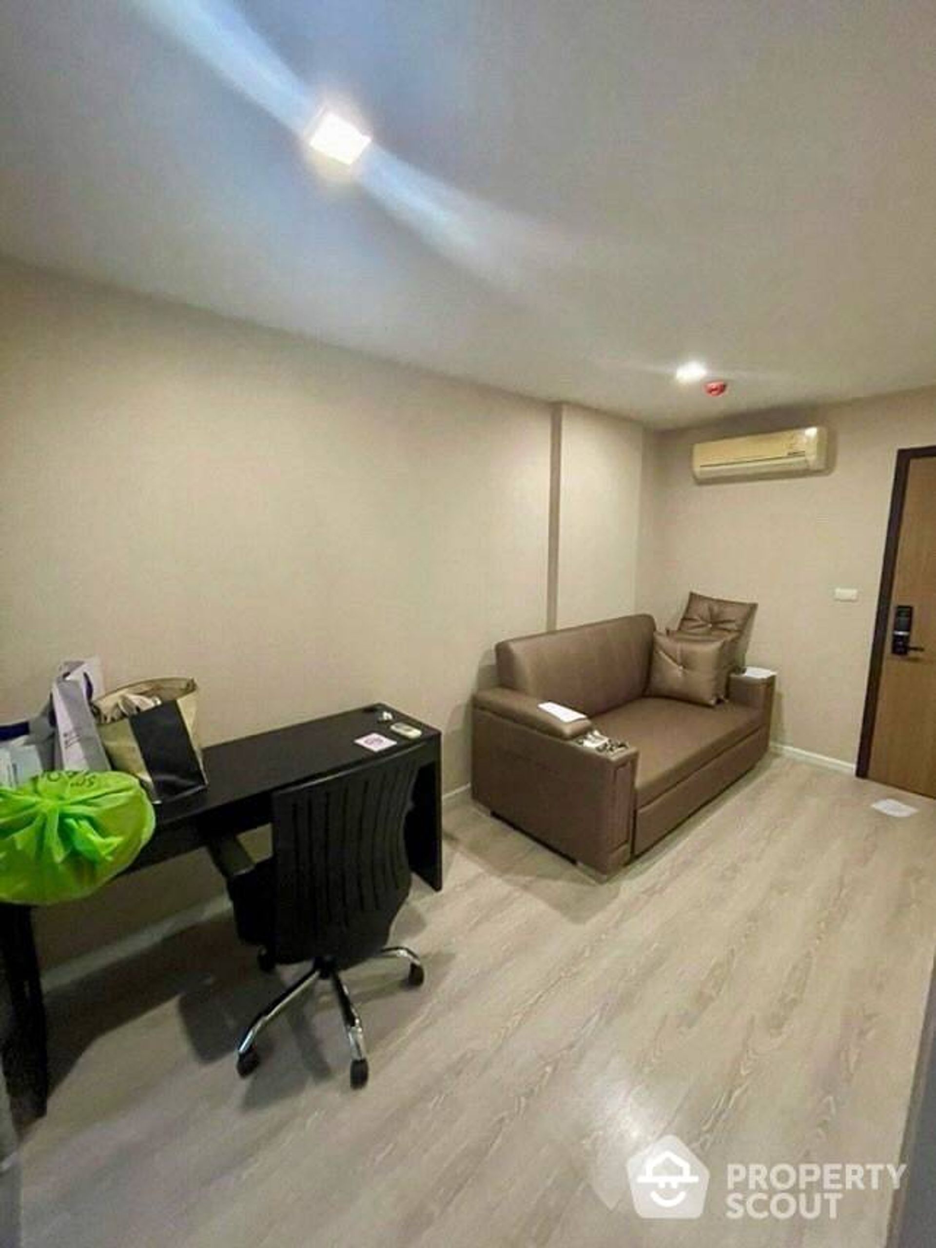 Condominium in Khlong Toei, Krung Thep Maha Nakhon 12864983