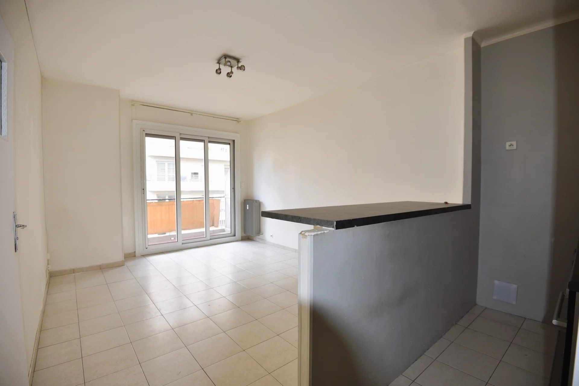 Condominium in Nice, Provence-Alpes-Cote d'Azur 12865122