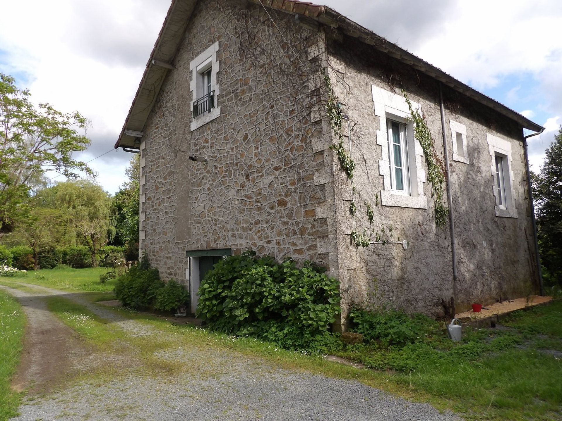 Residenziale nel Thiviers, Nouvelle-Aquitaine 12865397